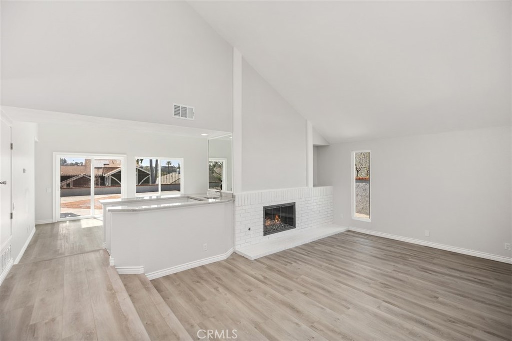 24922 Del Monte Street