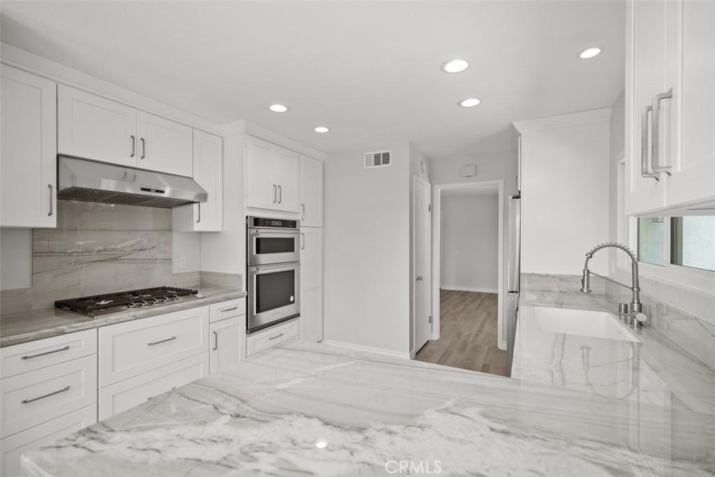 24922 Del Monte Street