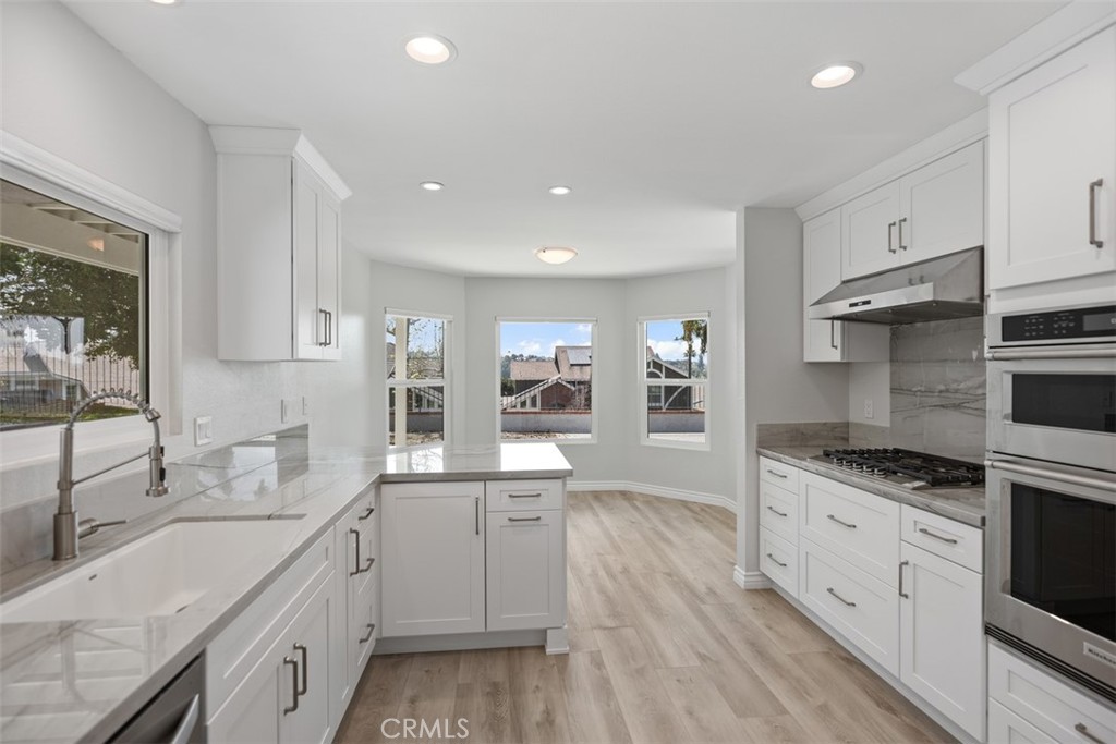 24922 Del Monte Street