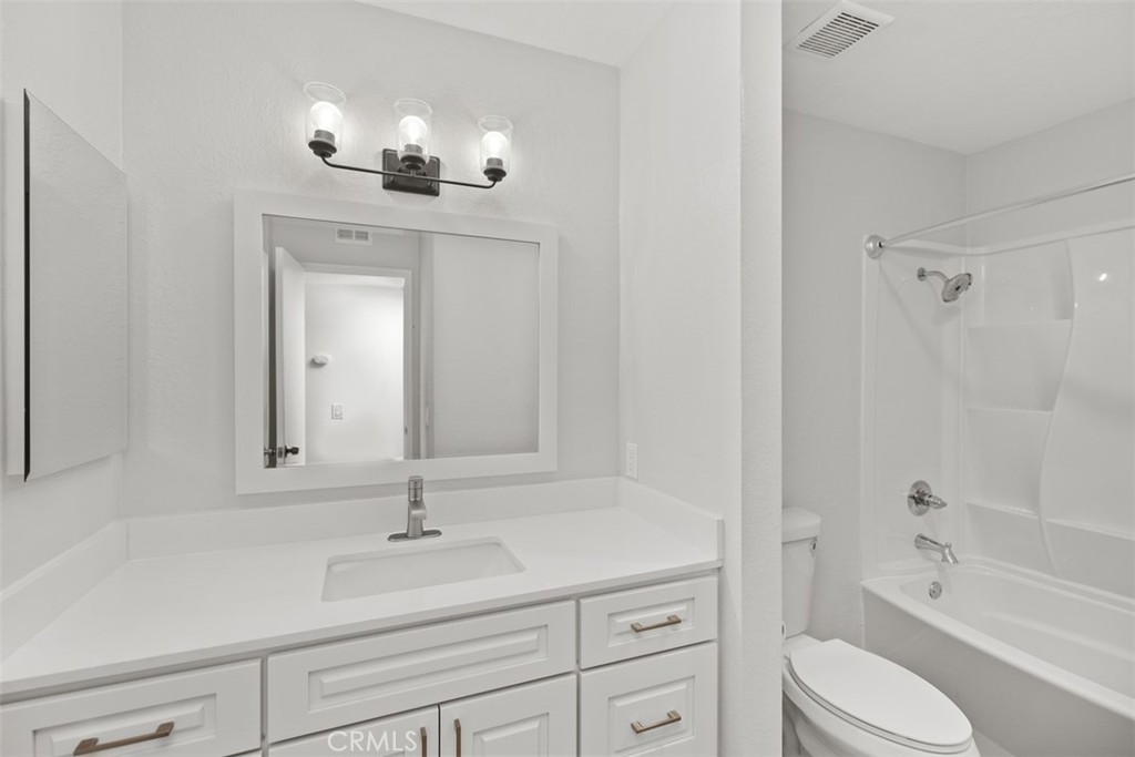 24922 Del Monte Street