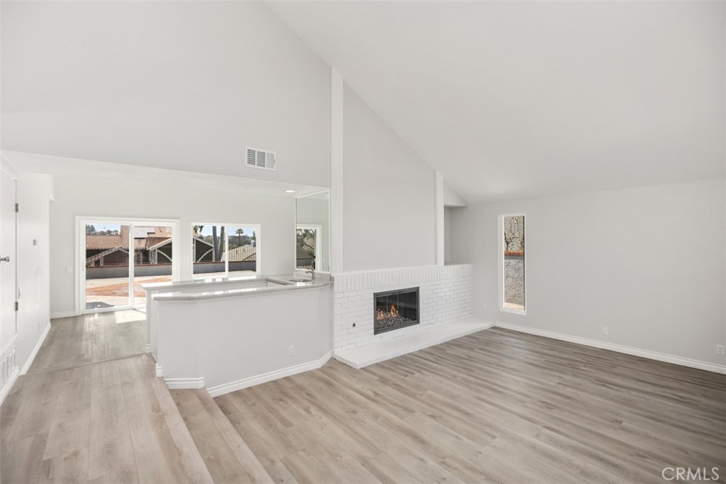 24922 Del Monte Street