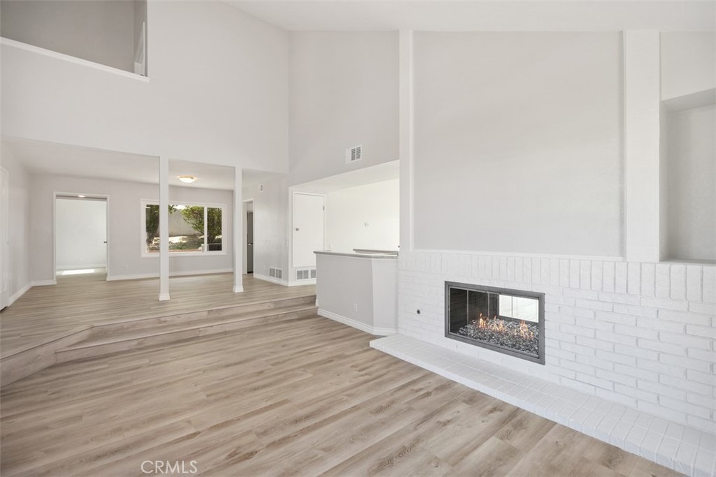 24922 Del Monte Street