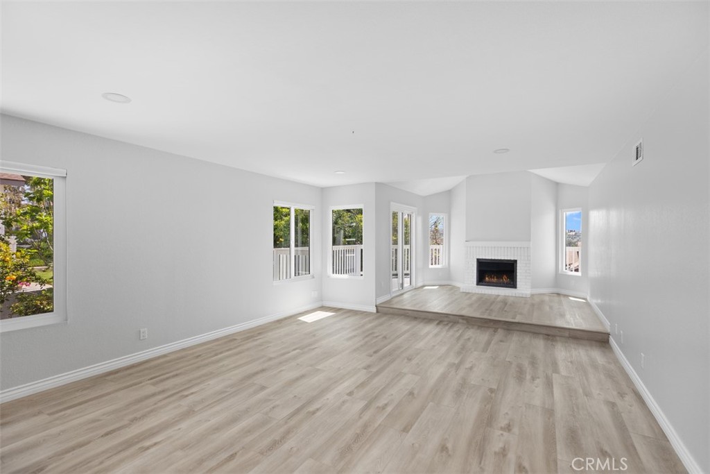 24922 Del Monte Street