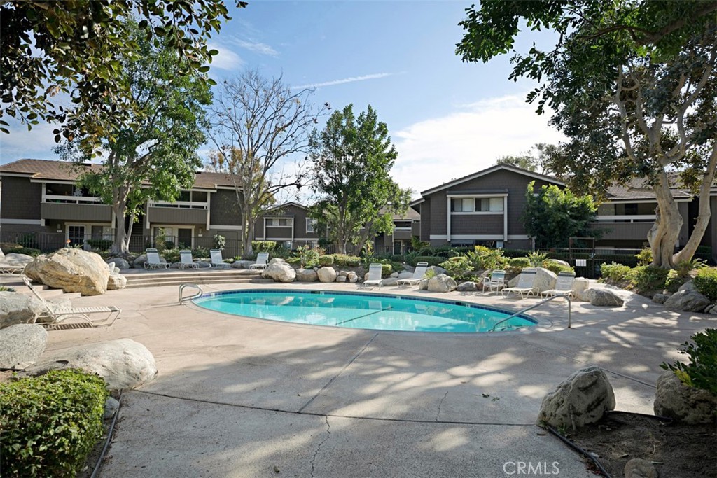 212 Springview