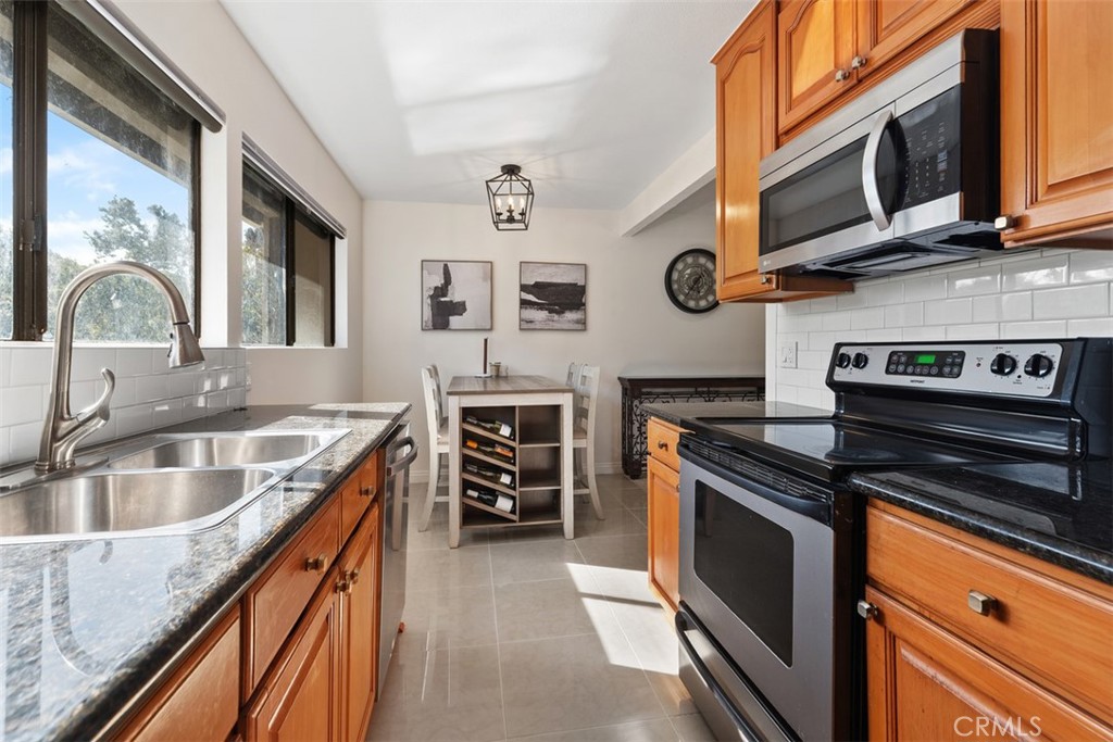 212 Springview