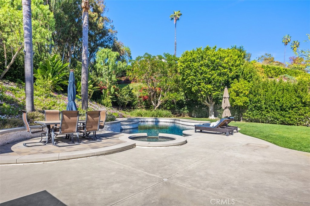 27215 Stagewood Court