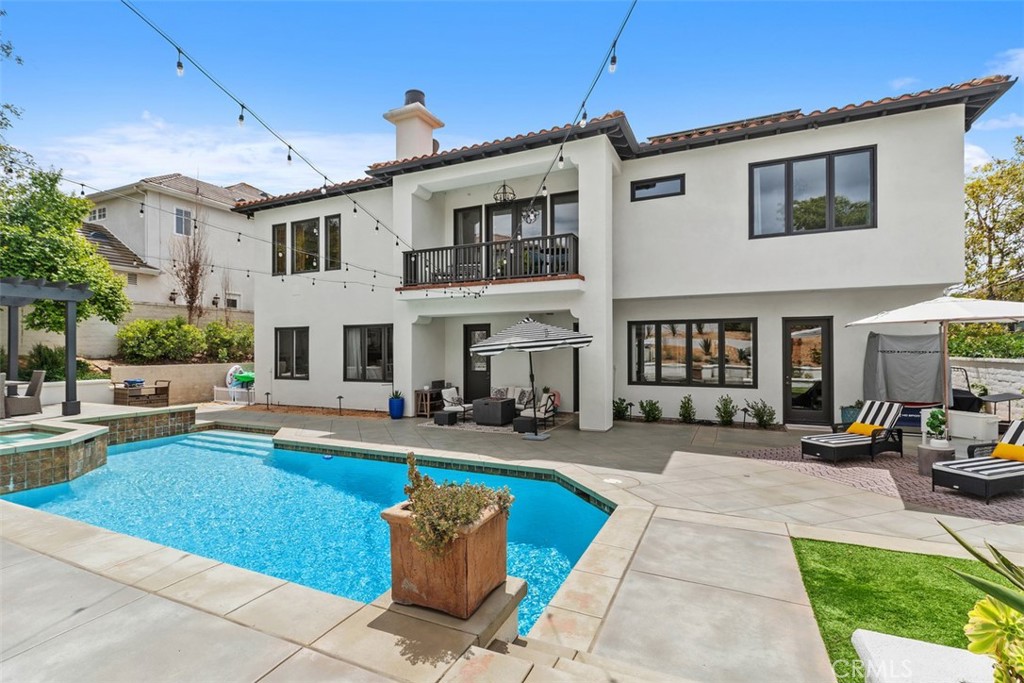 24 Hawthorne Lane