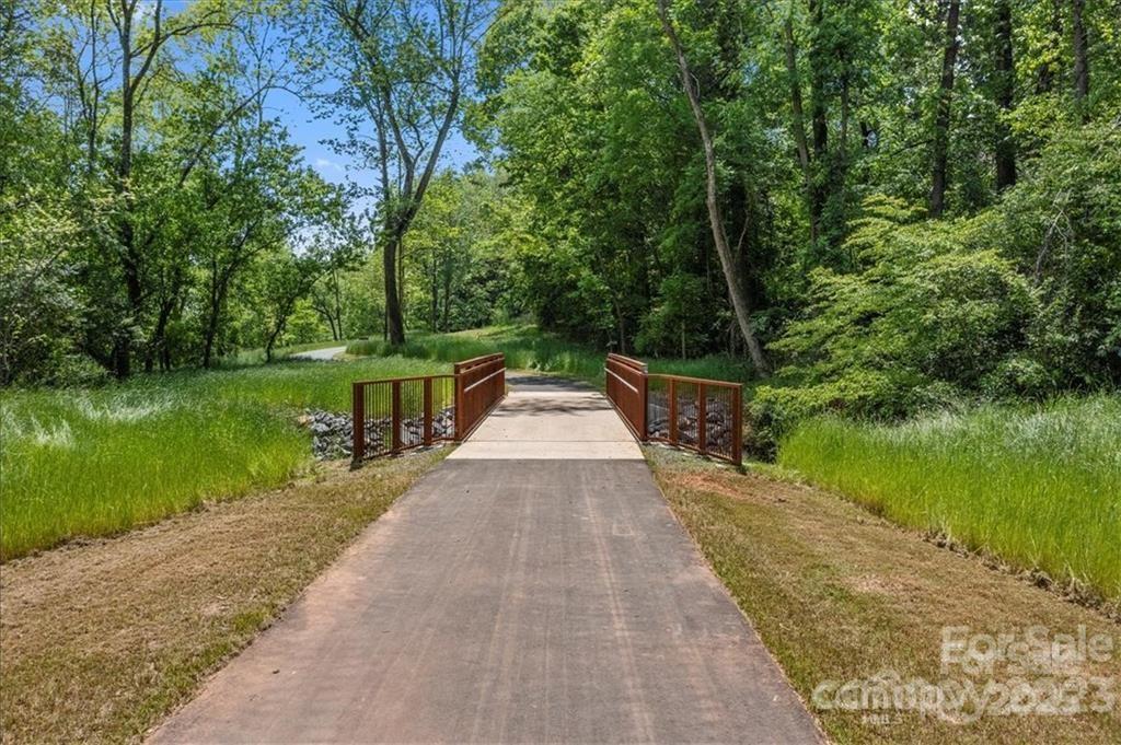 7321 Mapleridge Drive