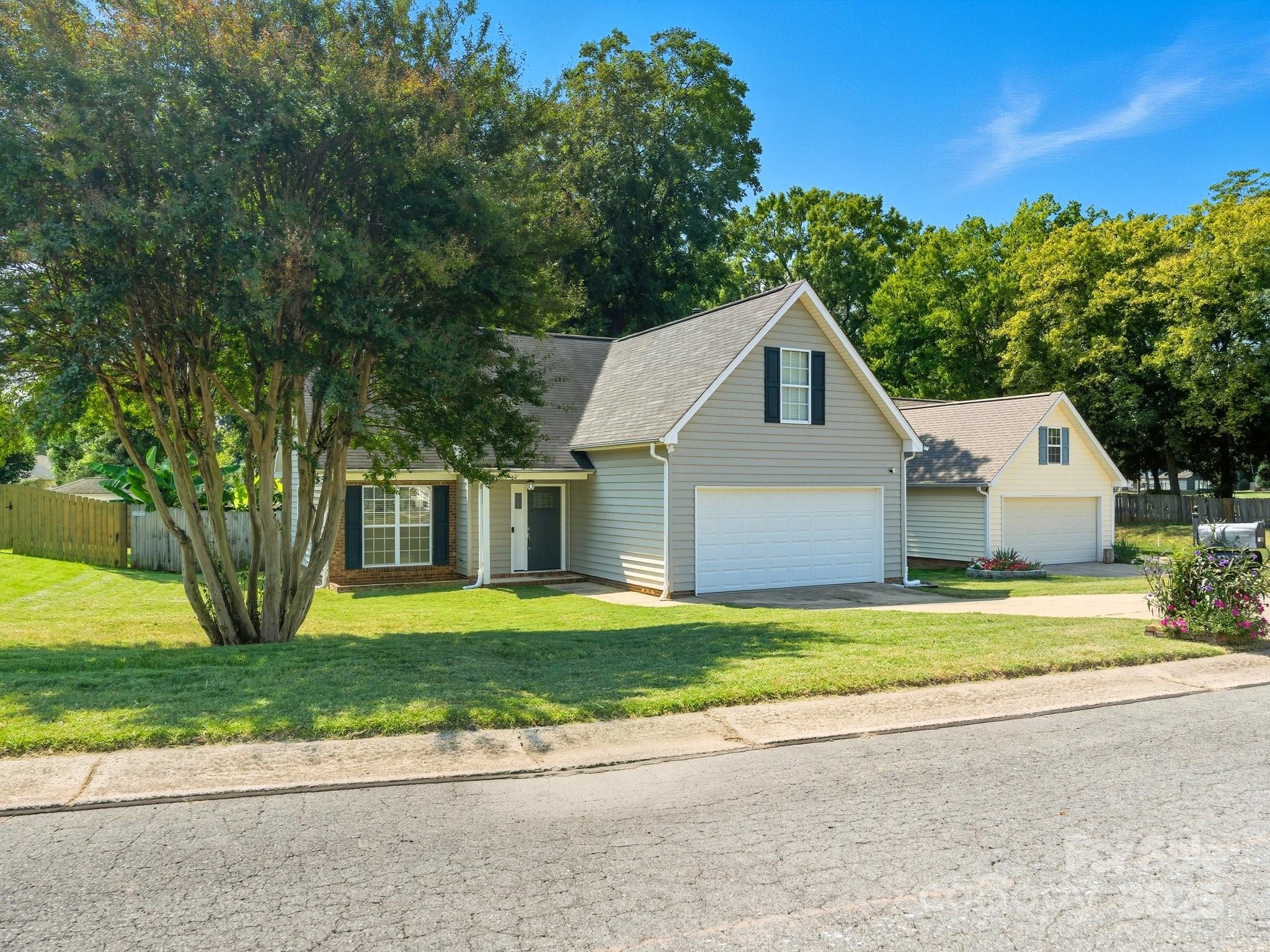 7321 Mapleridge Drive