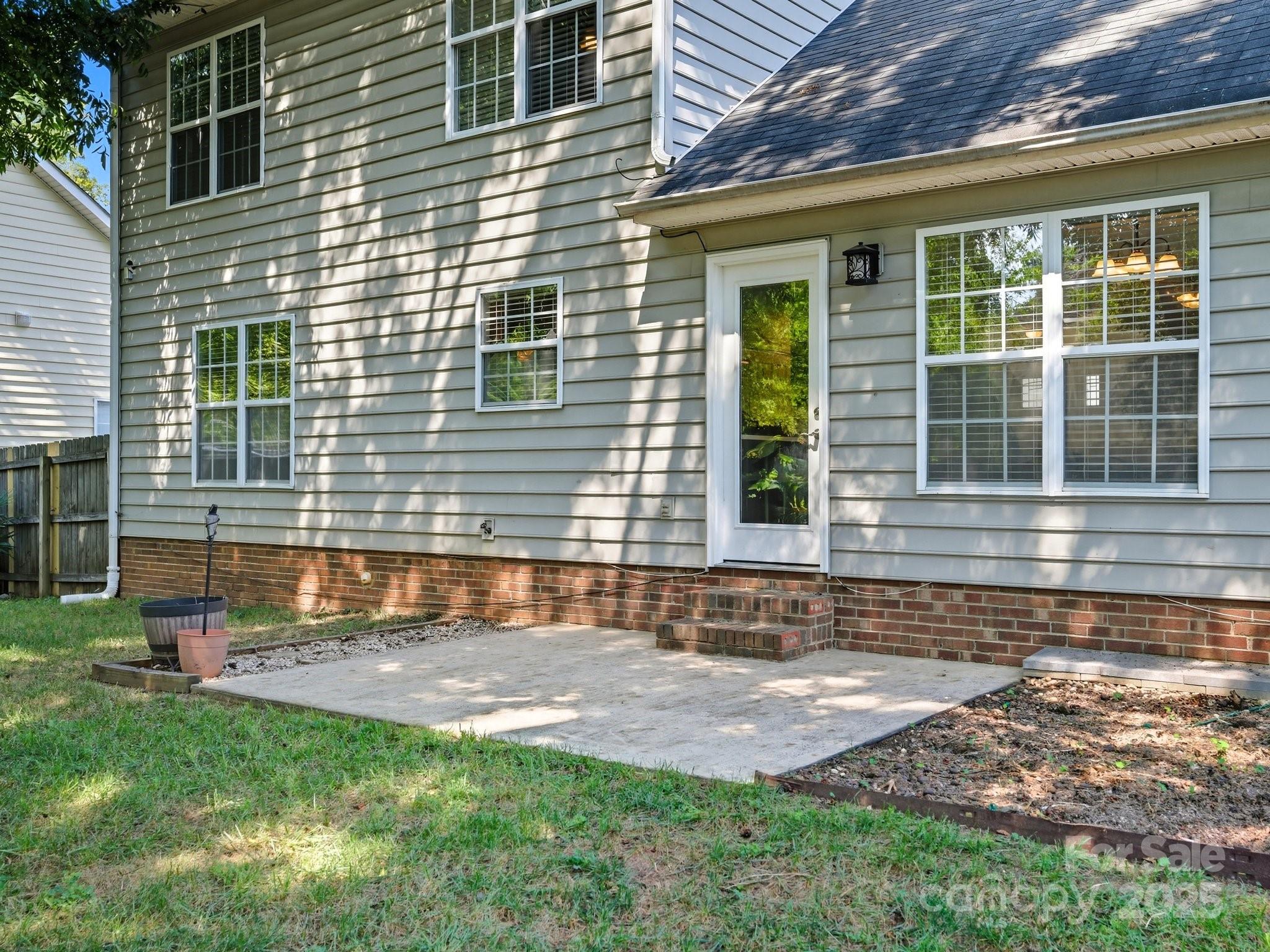 7321 Mapleridge Drive