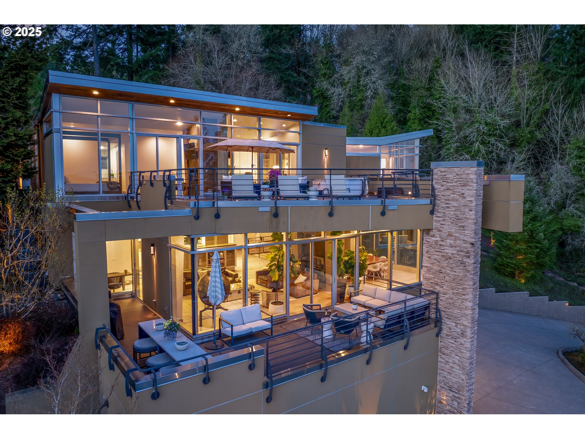 5525 SW WOODS CT