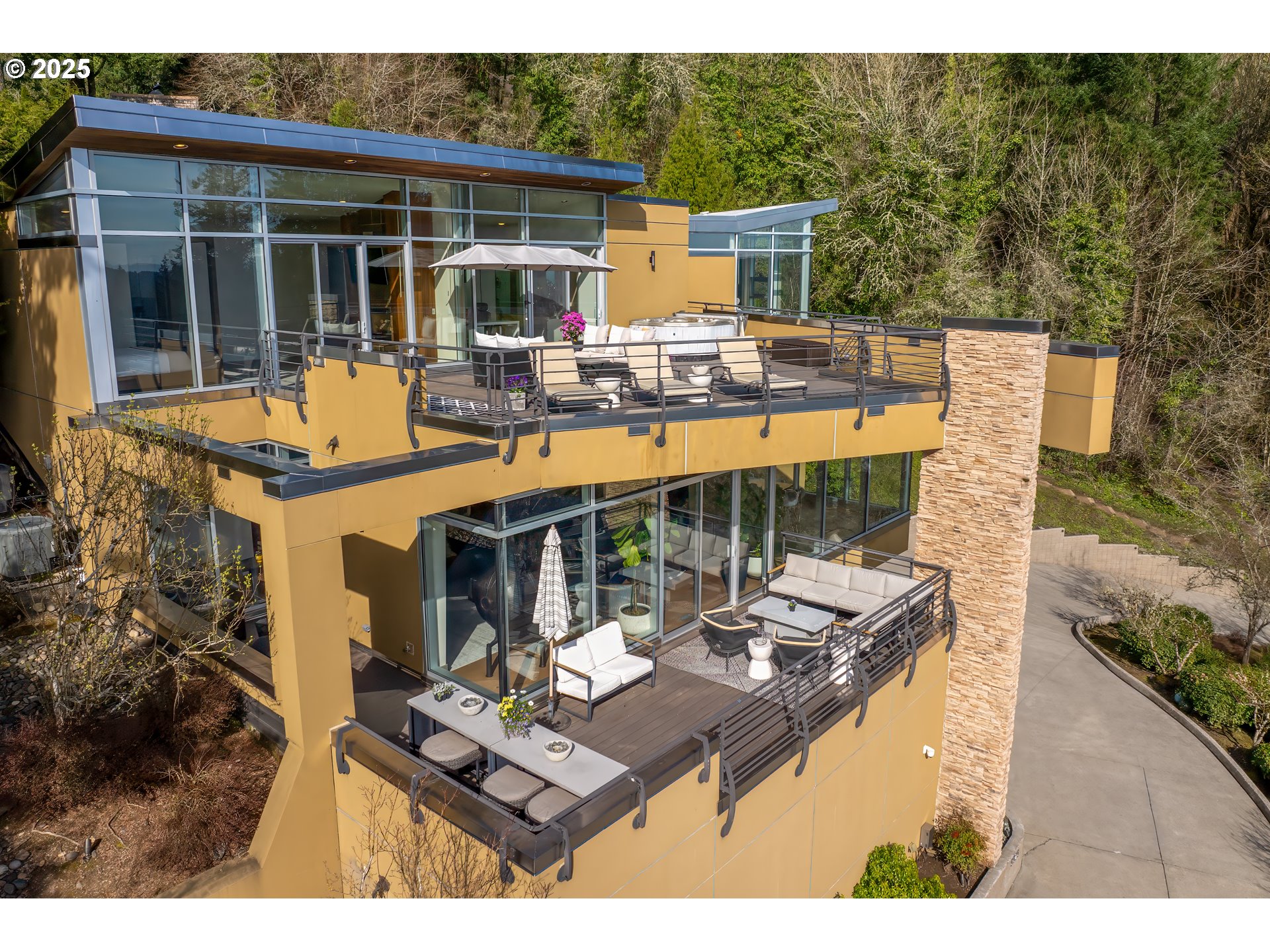 5525 SW WOODS CT