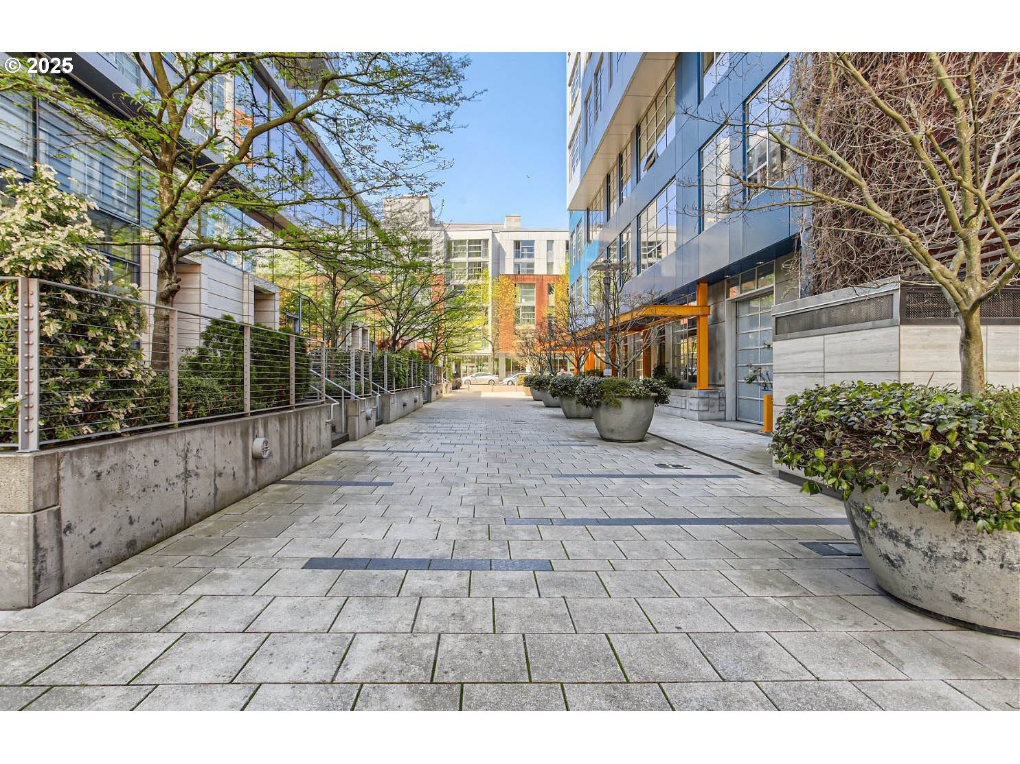 1221 SW 10TH AVE 809