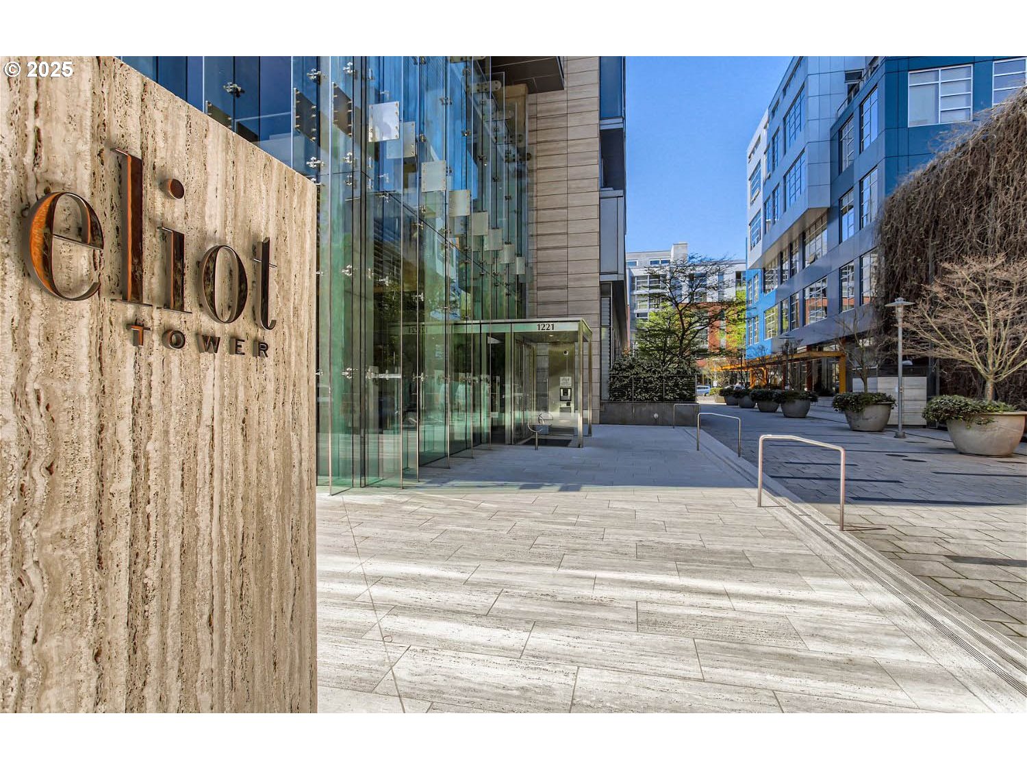 1221 SW 10TH AVE 809