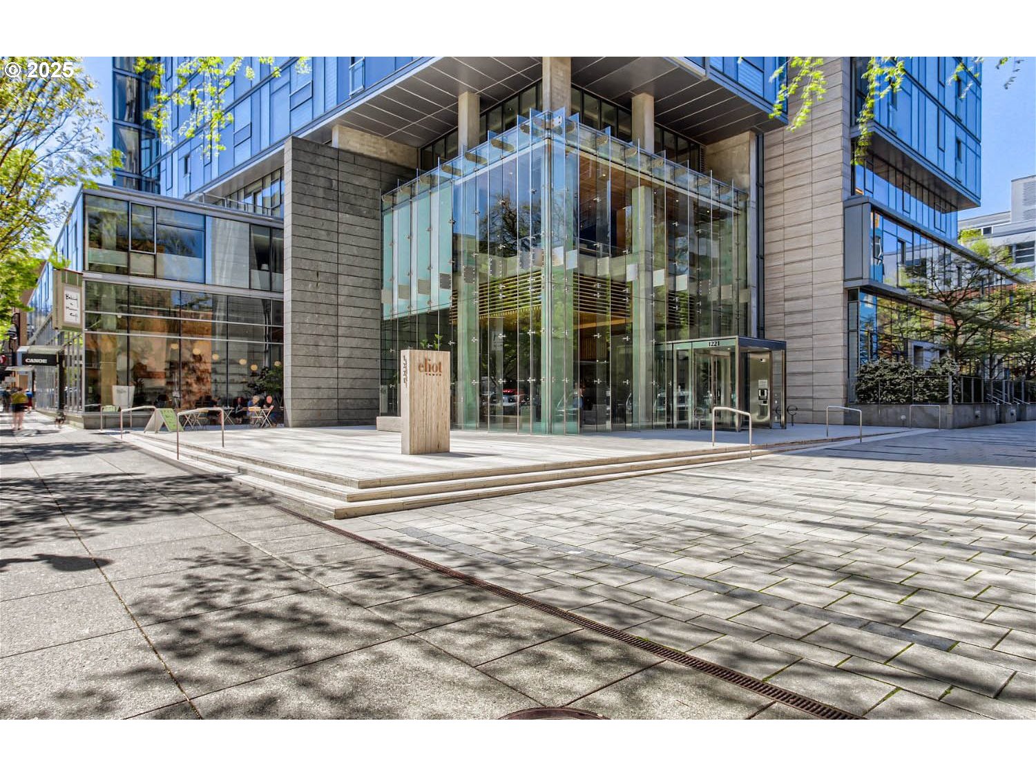 1221 SW 10TH AVE 809