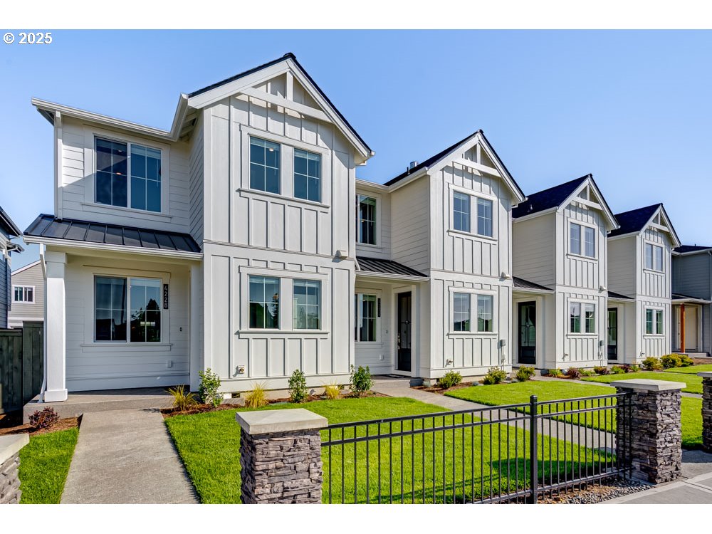 4228 SE CENTURY BLVD