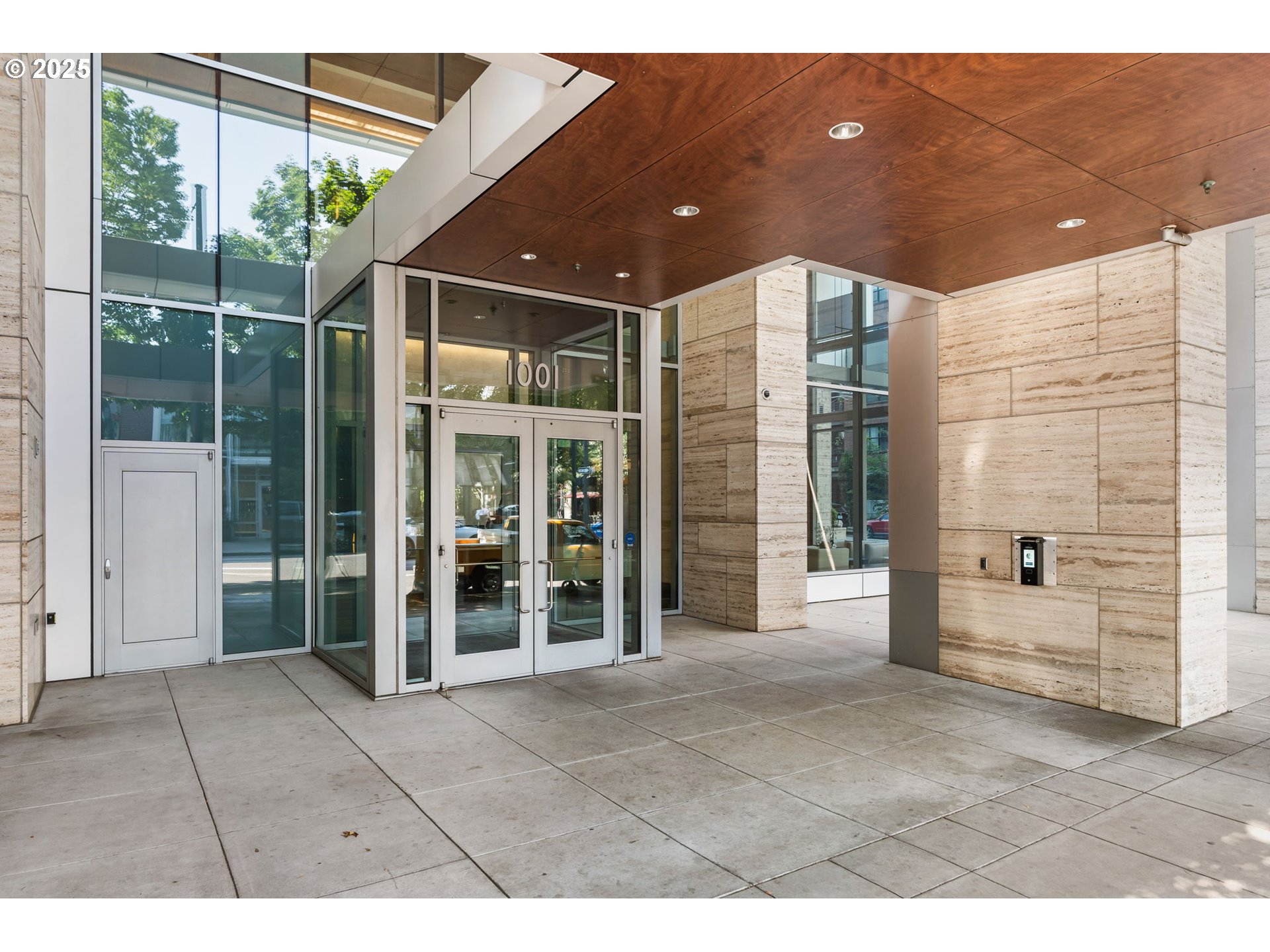 1001 NW LOVEJOY ST PH-3