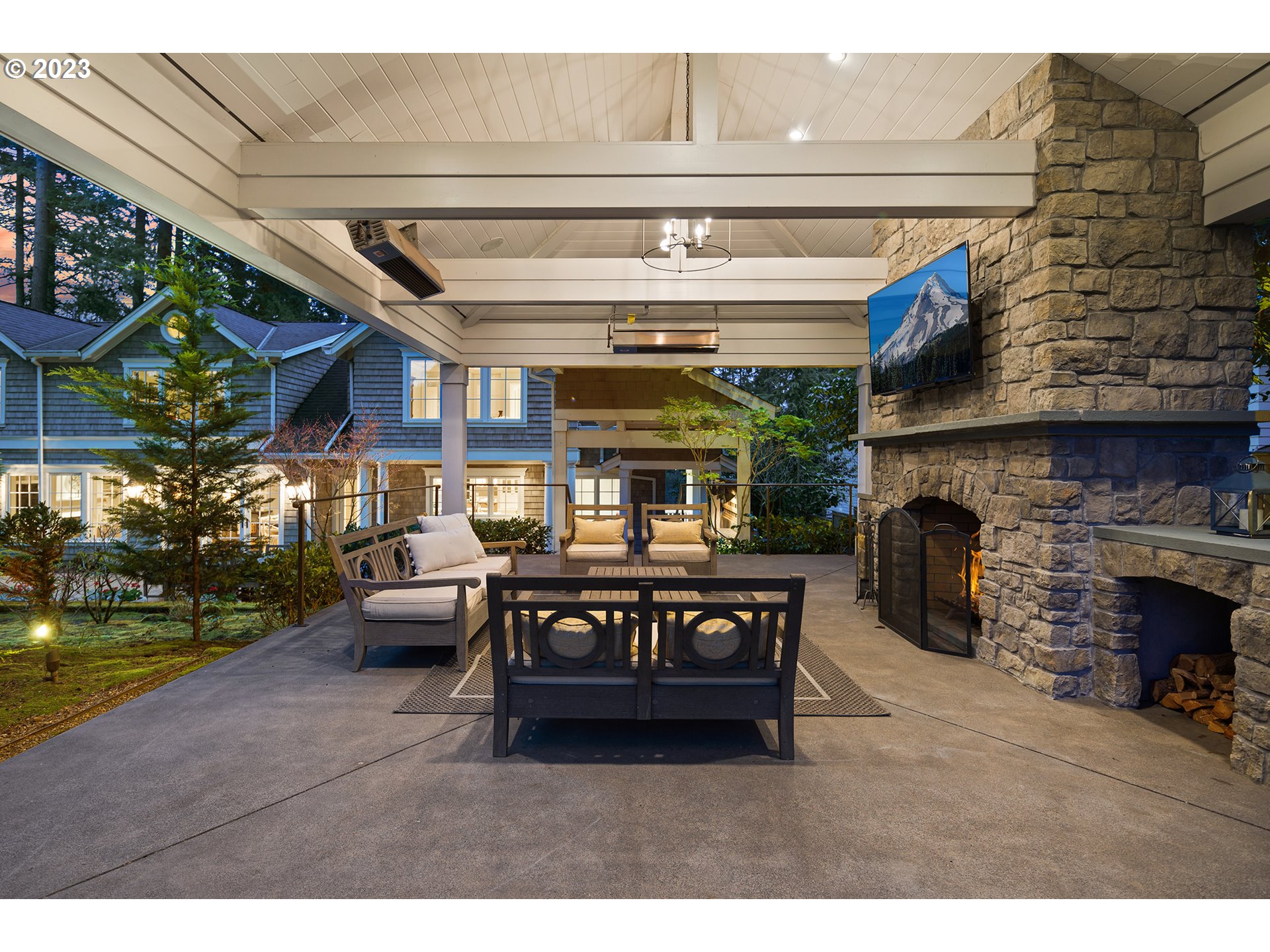 1425 CHANDLER RD