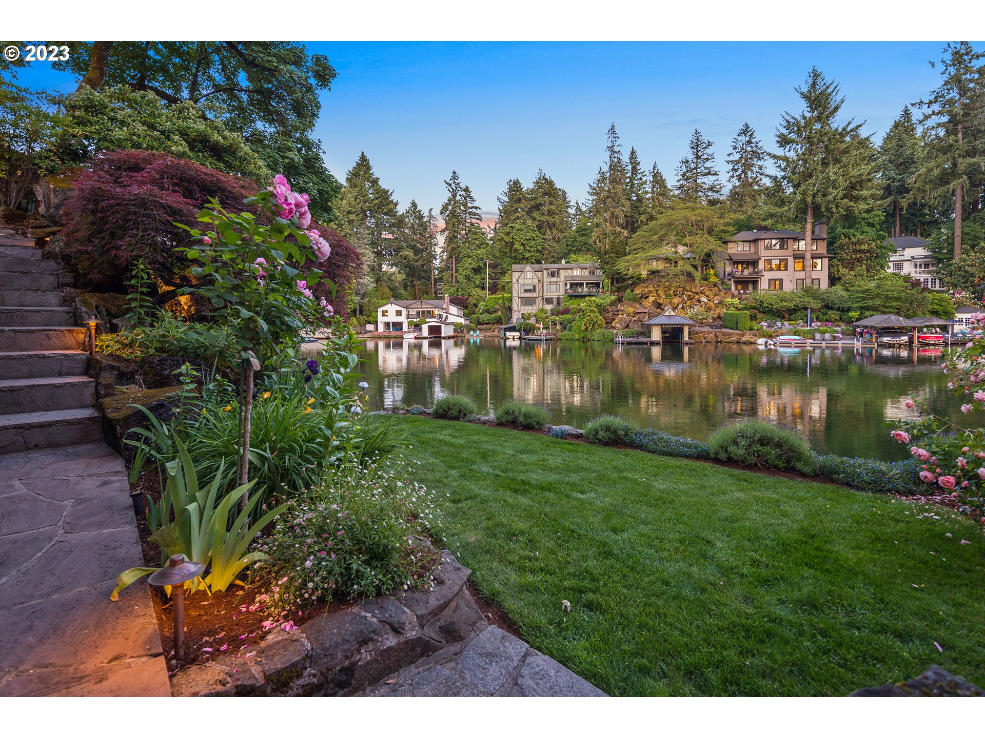 128 NORTHSHORE CIR