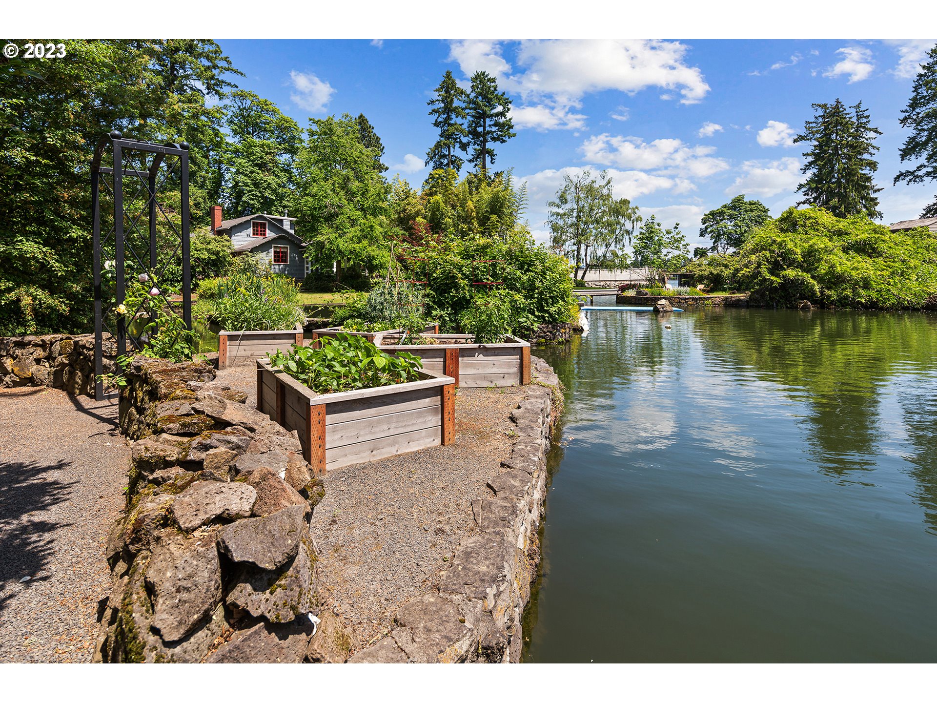 128 NORTHSHORE CIR