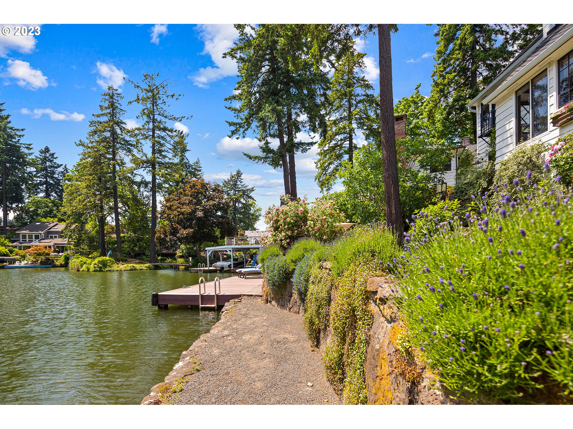 128 NORTHSHORE CIR