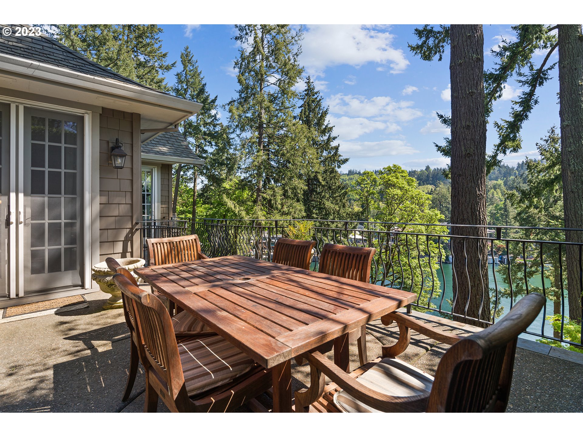 584 RIDGEWAY RD
