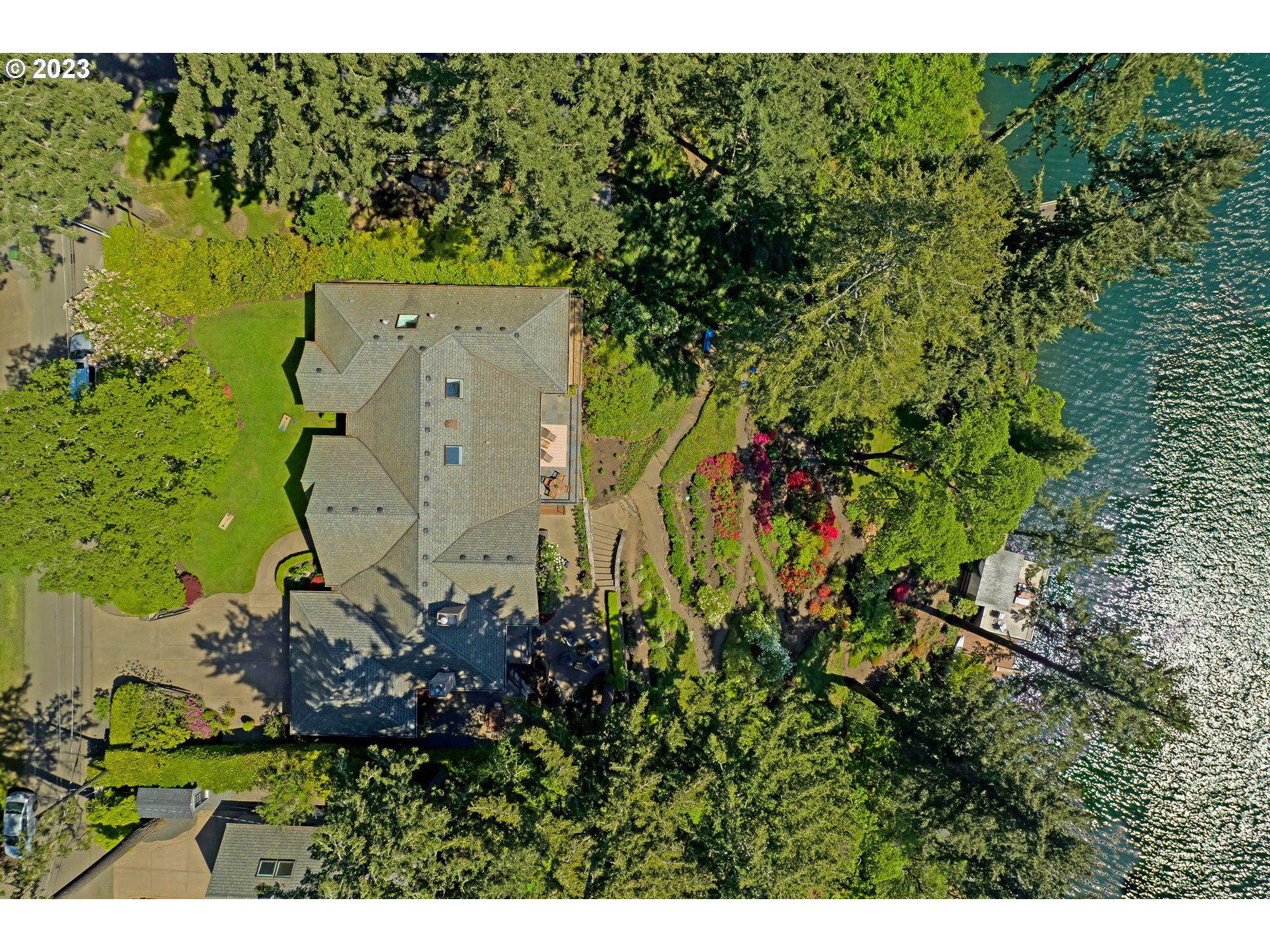 584 RIDGEWAY RD