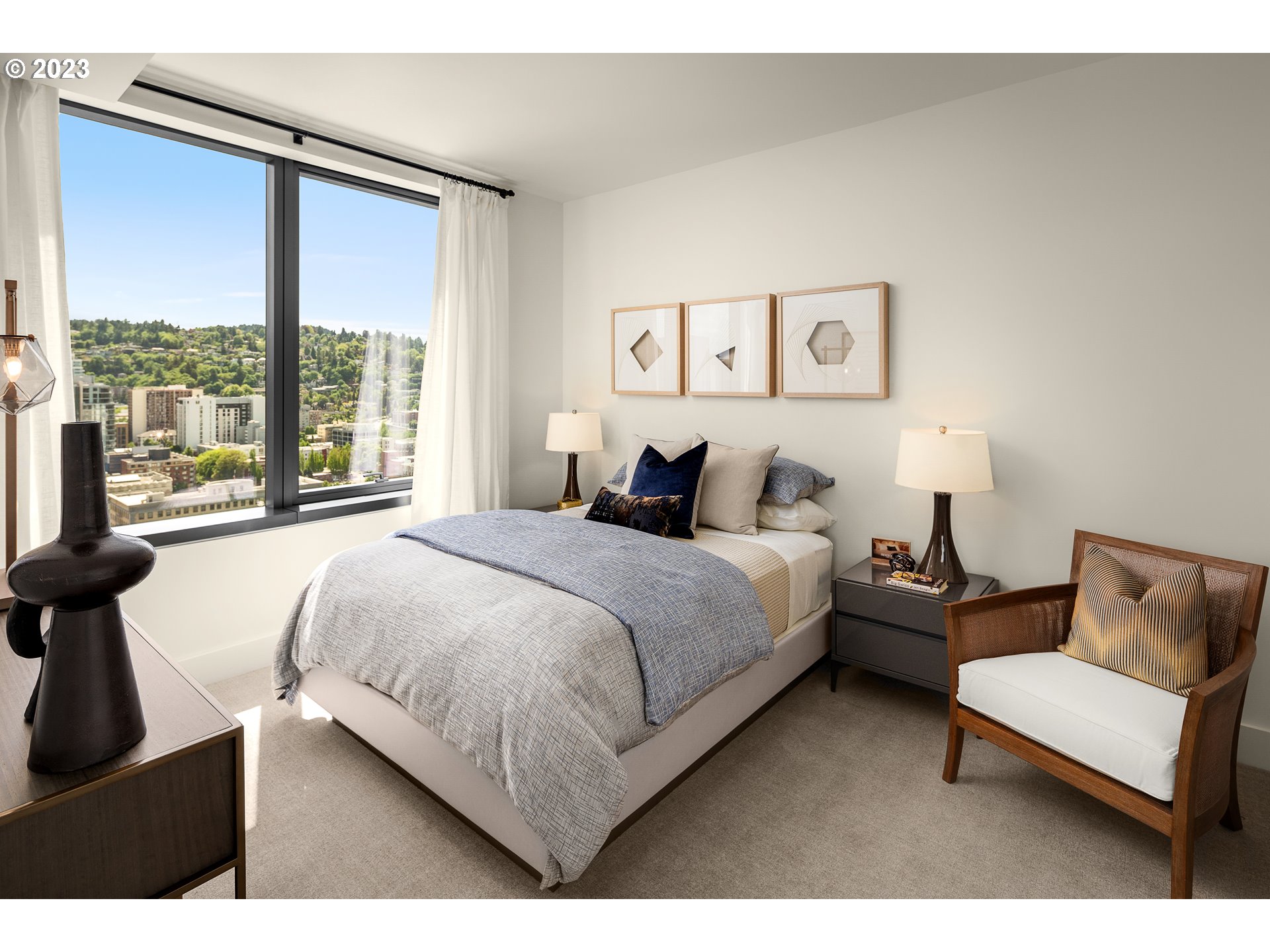 550 SW 10th AVE 2404