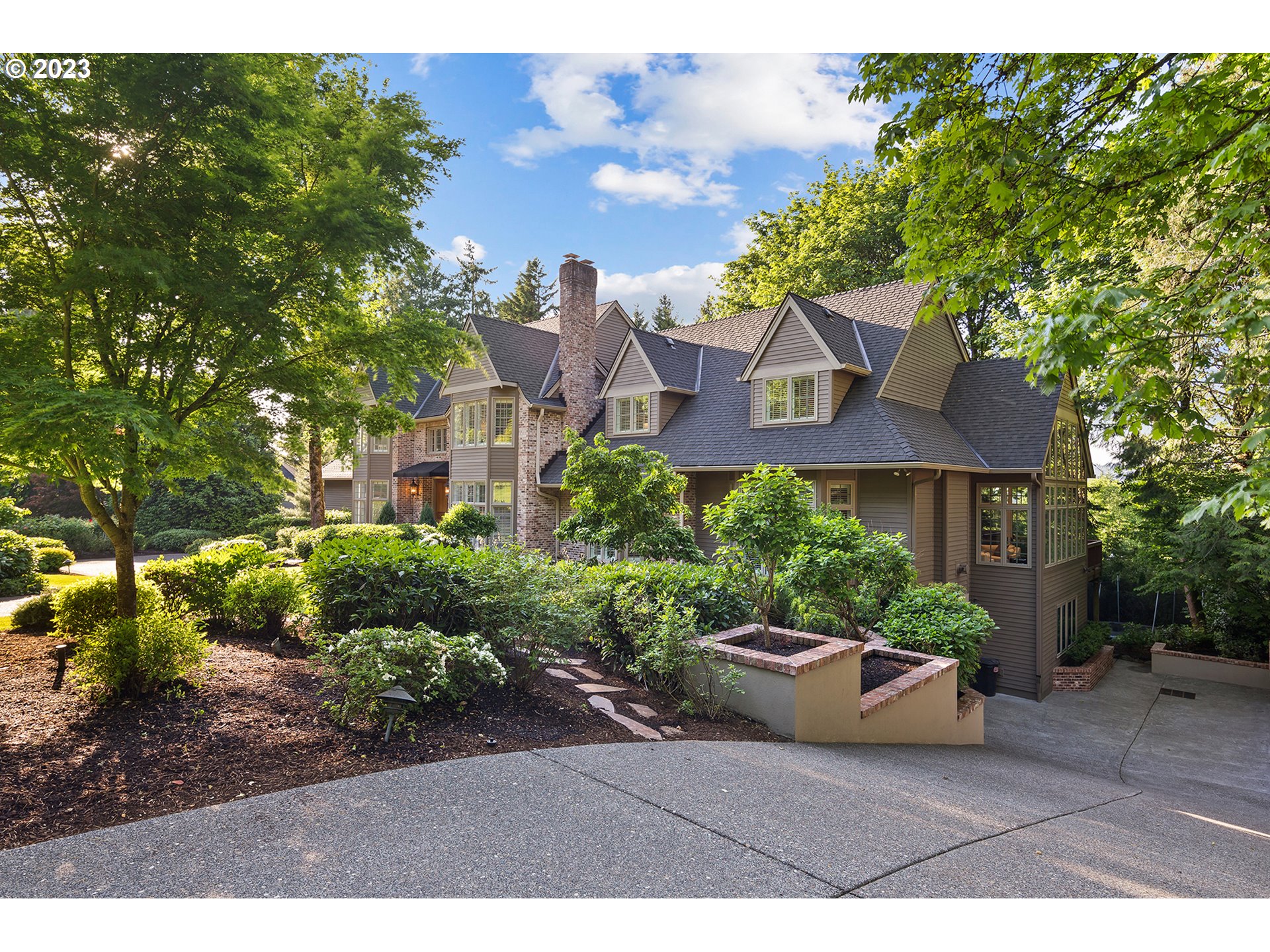 7 DOVER WAY
