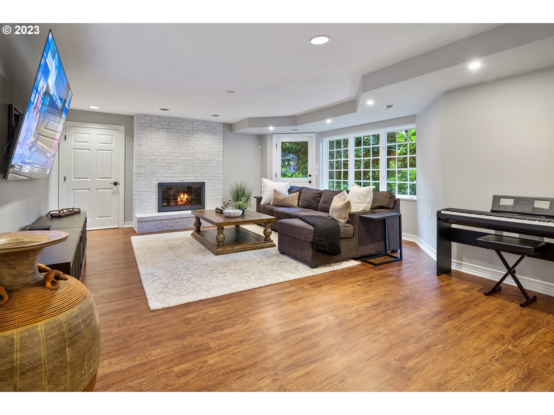7 DOVER WAY