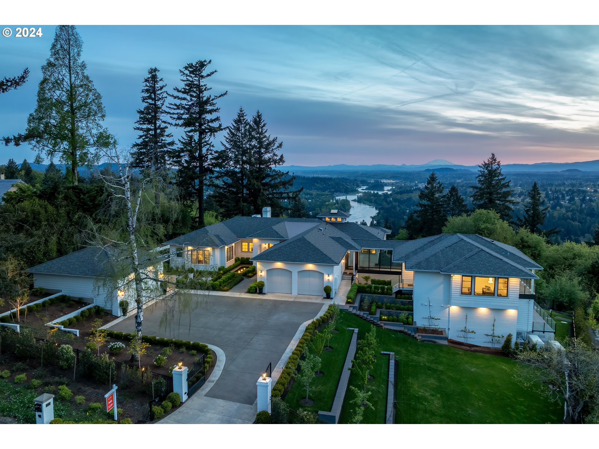 1415 SKYLAND DR