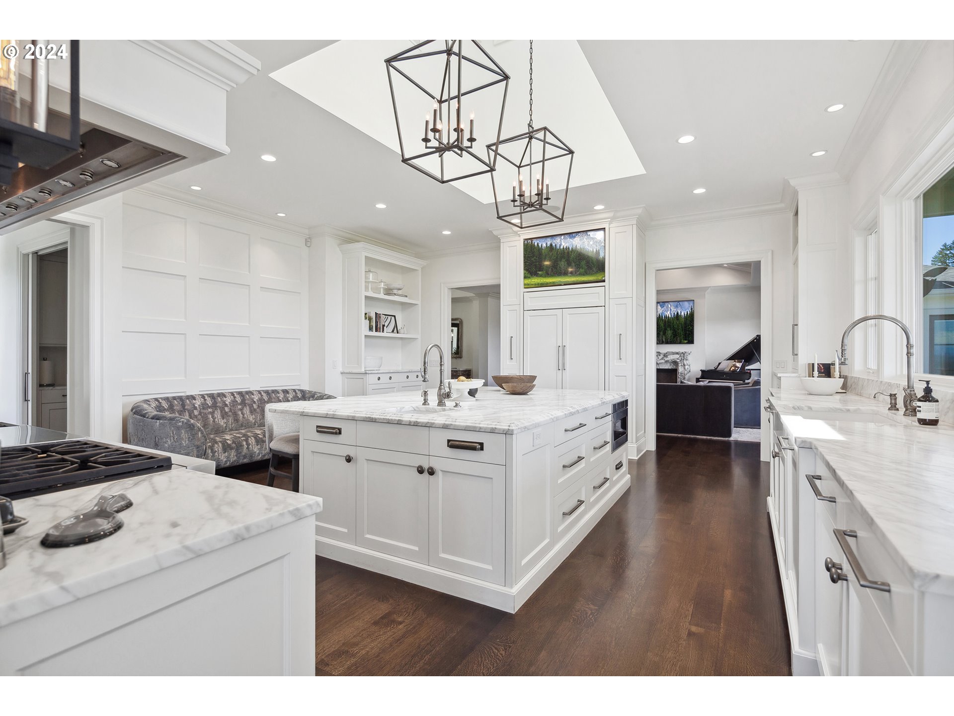 1415 SKYLAND DR