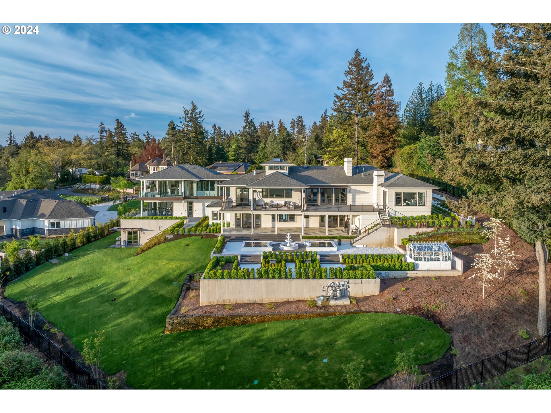1415 SKYLAND DR