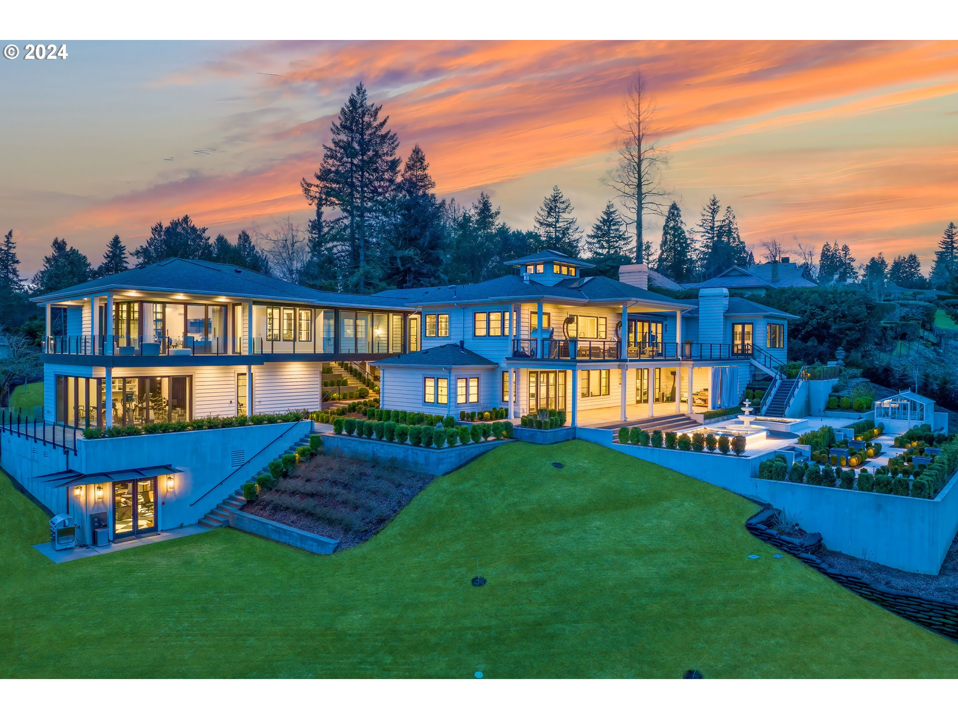 1415 SKYLAND DR