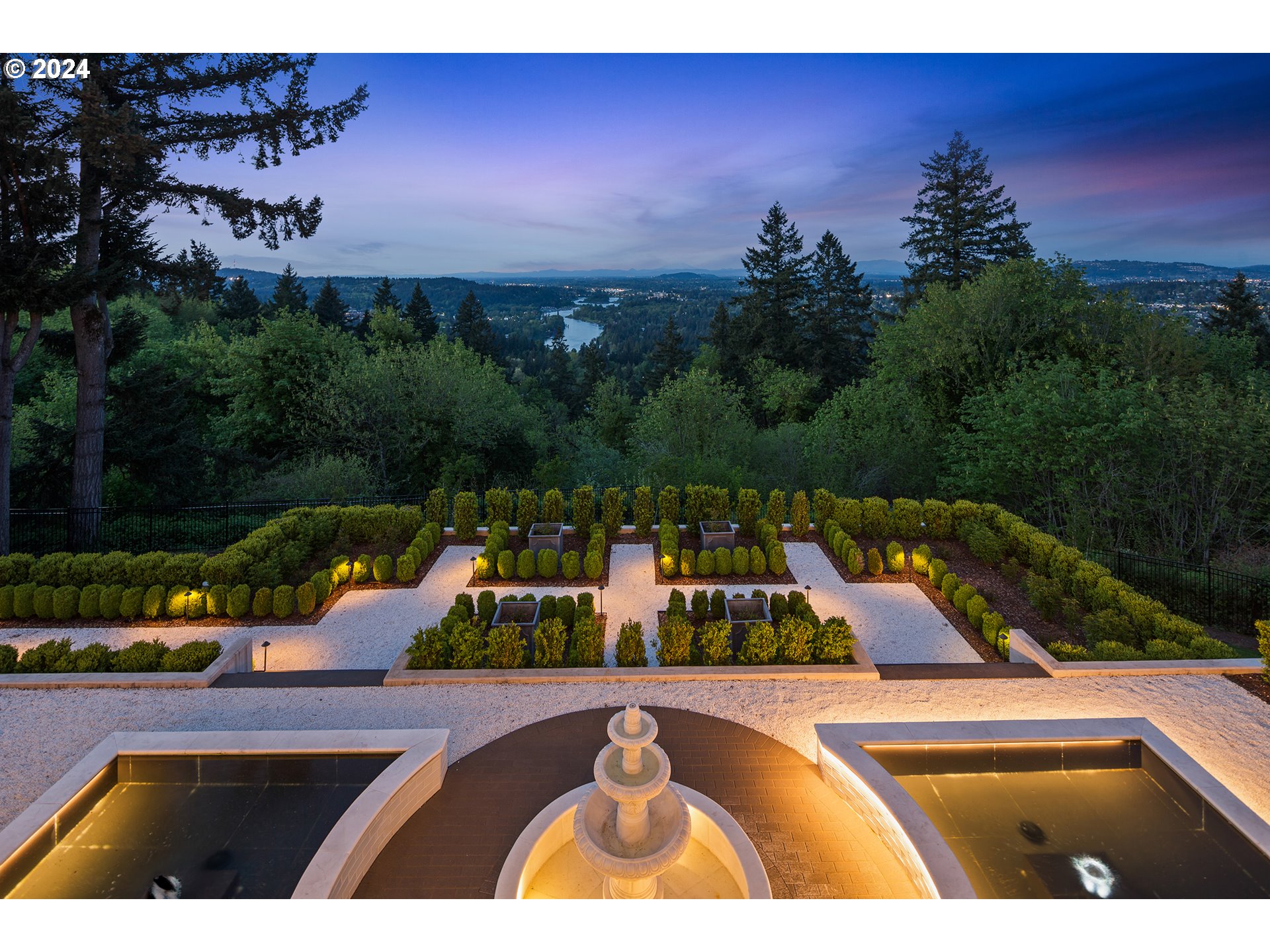 1415 SKYLAND DR