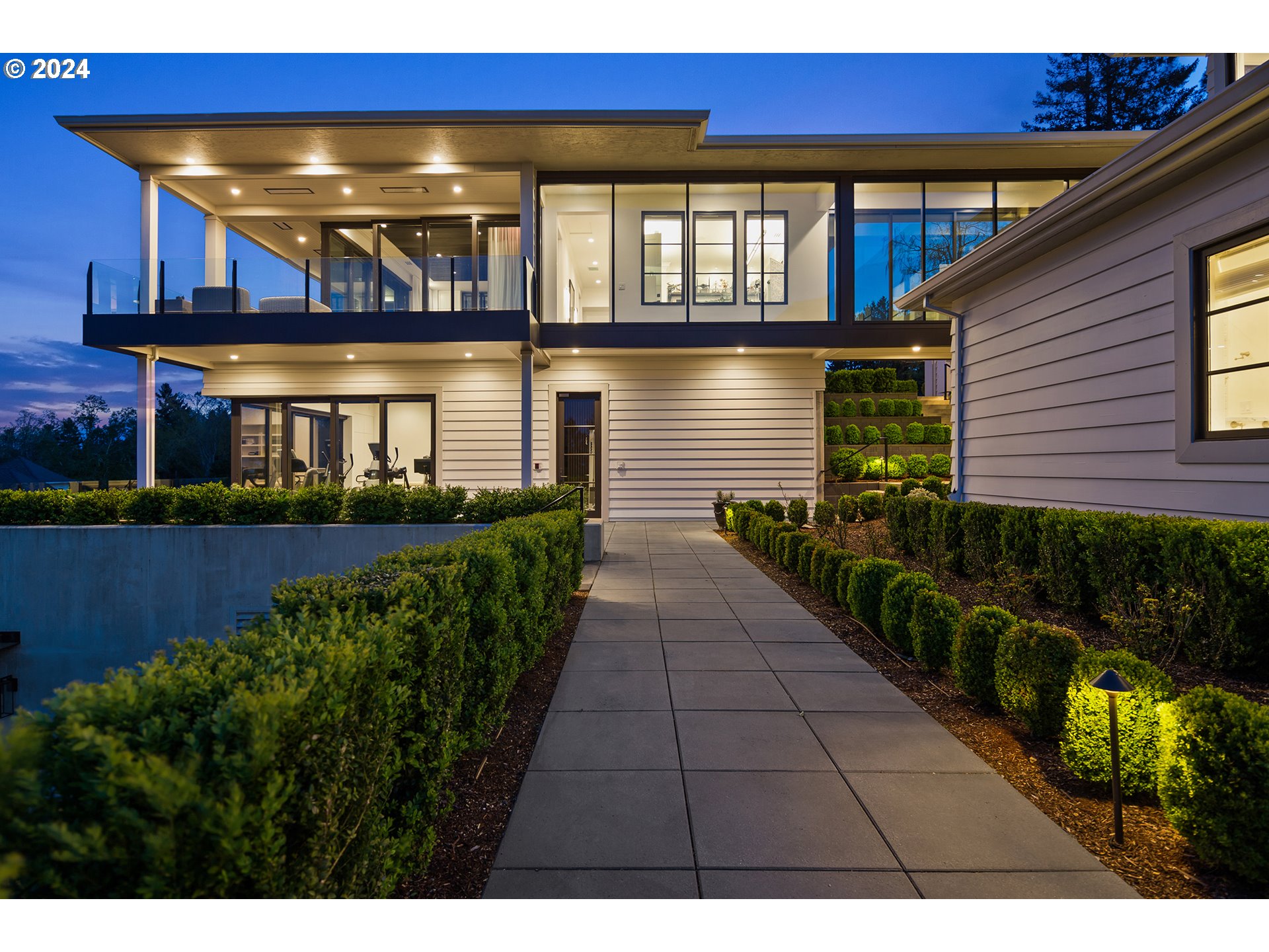 1415 SKYLAND DR