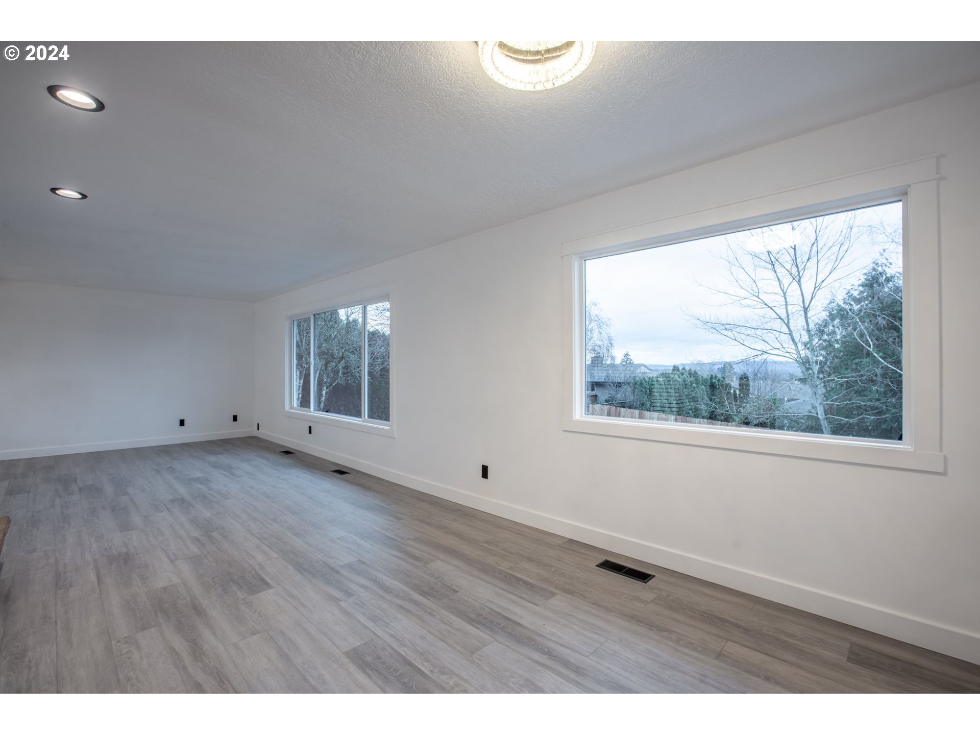 9358 SE SUN CREST DR