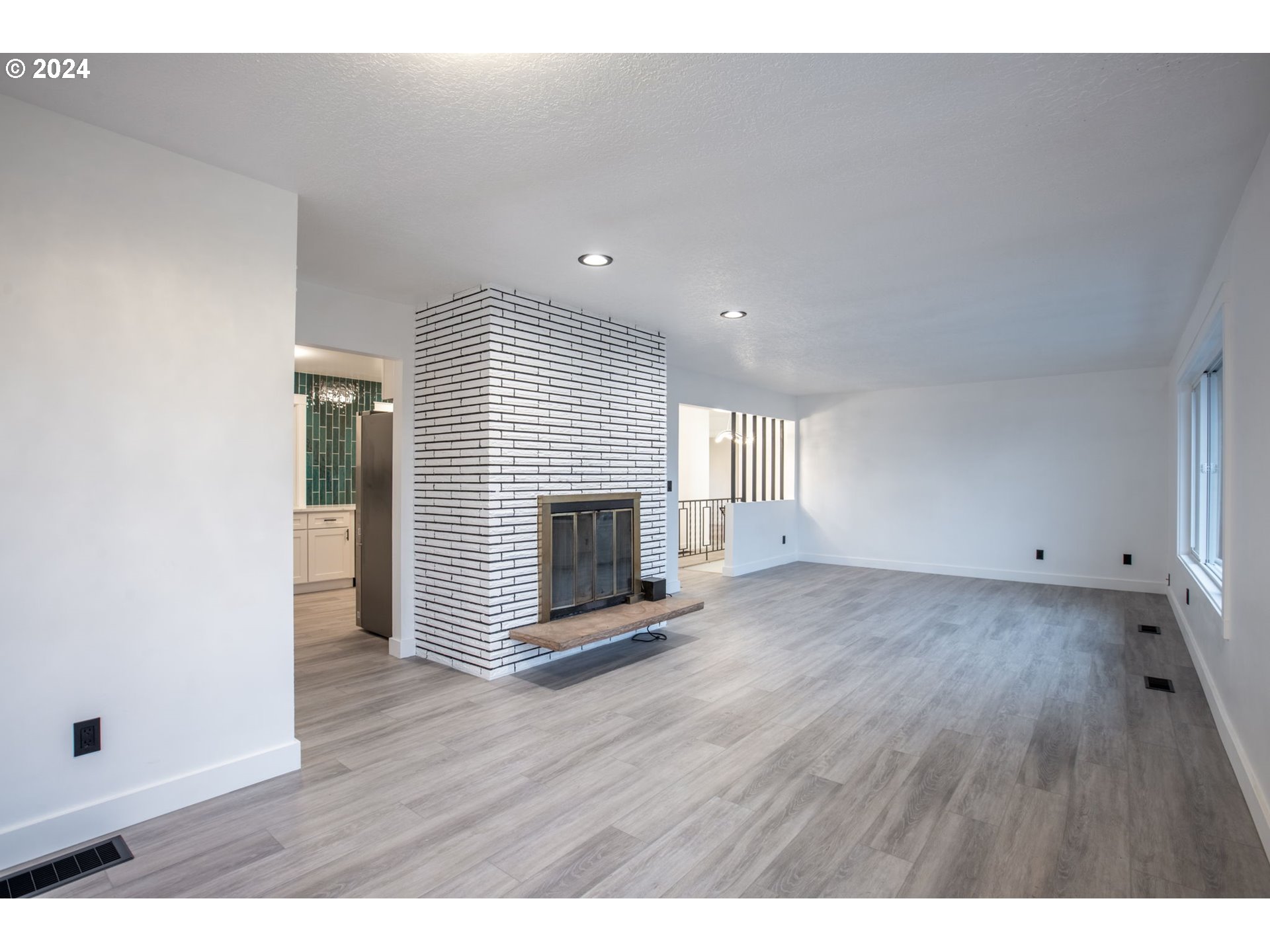 9358 SE SUN CREST DR