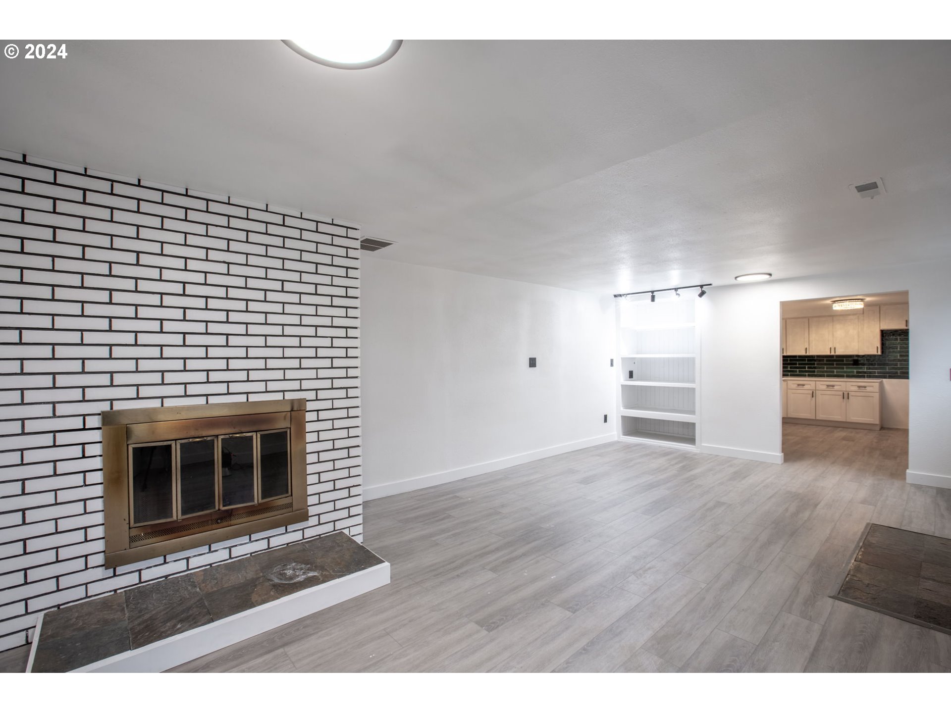 9358 SE SUN CREST DR