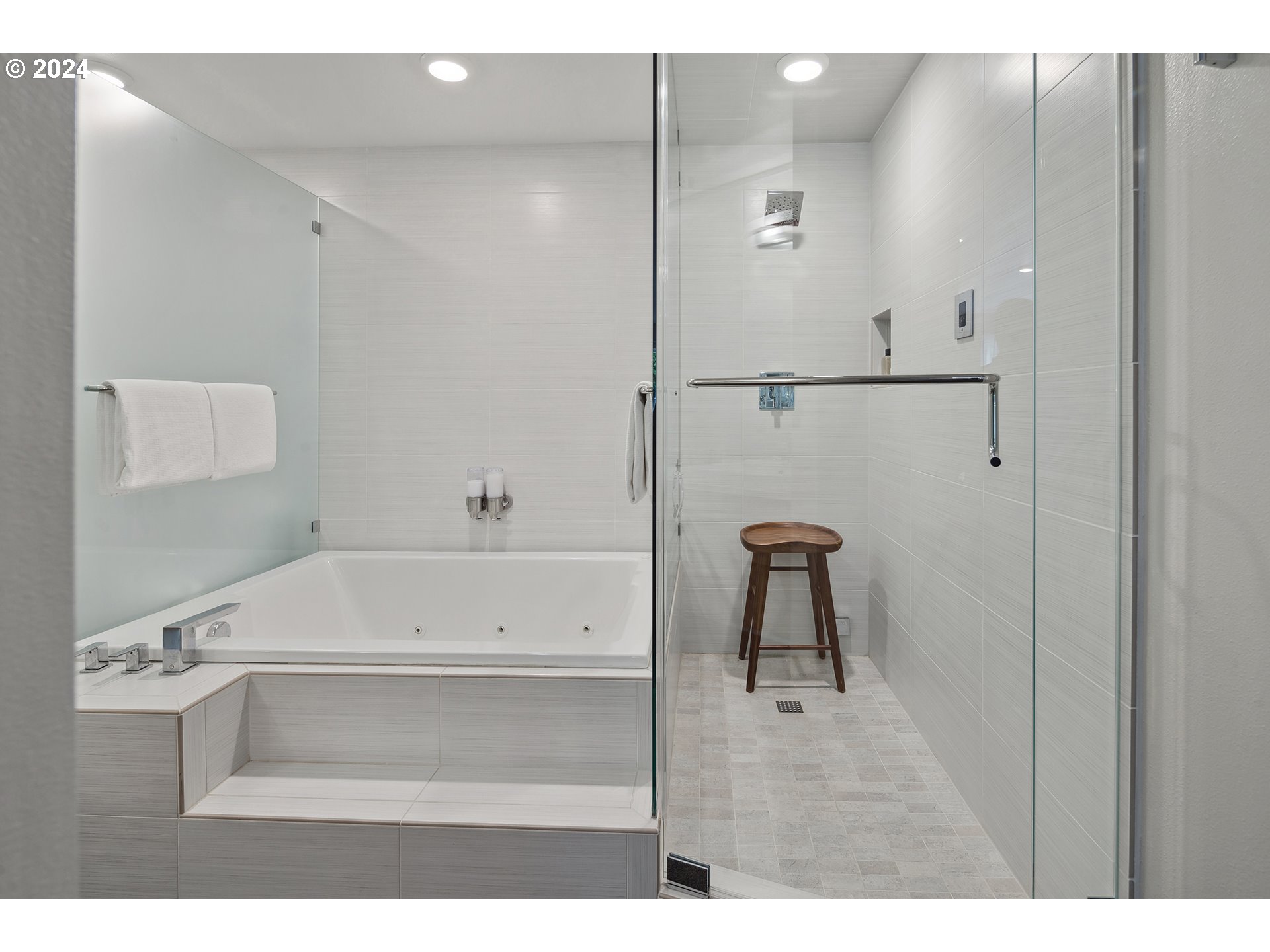 5427 SW VIEW POINT TER