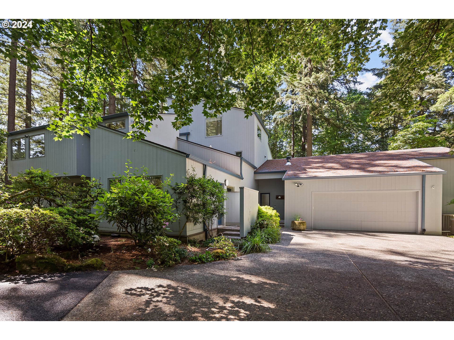 2275 SW MAYFIELD AVE