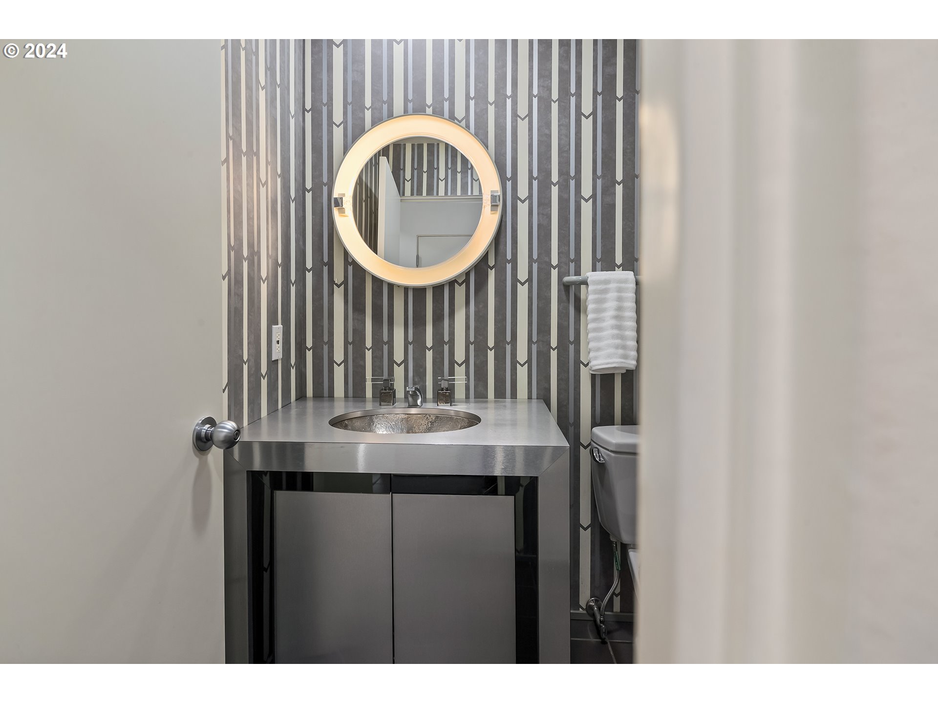 2275 SW MAYFIELD AVE