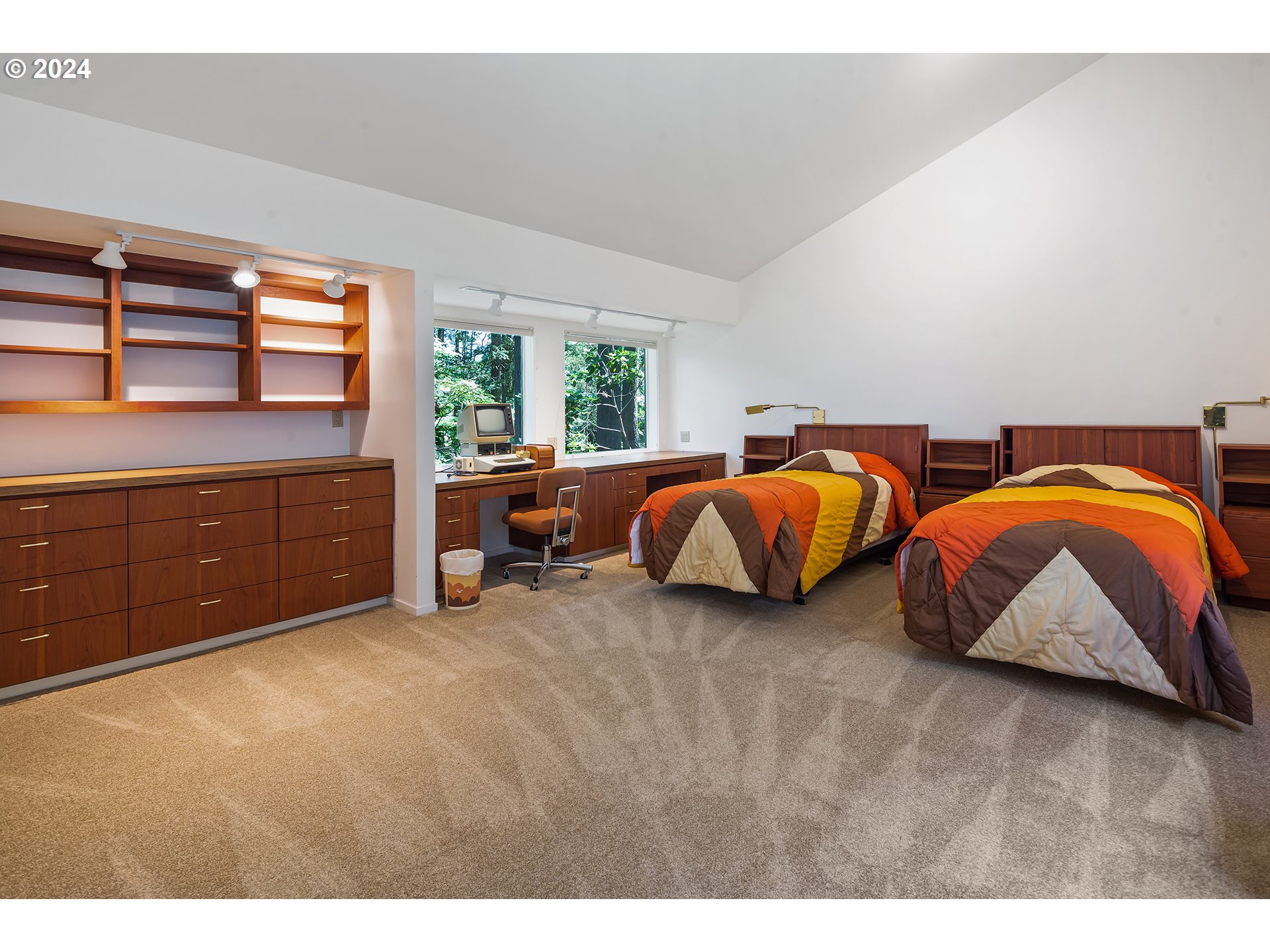 2275 SW MAYFIELD AVE