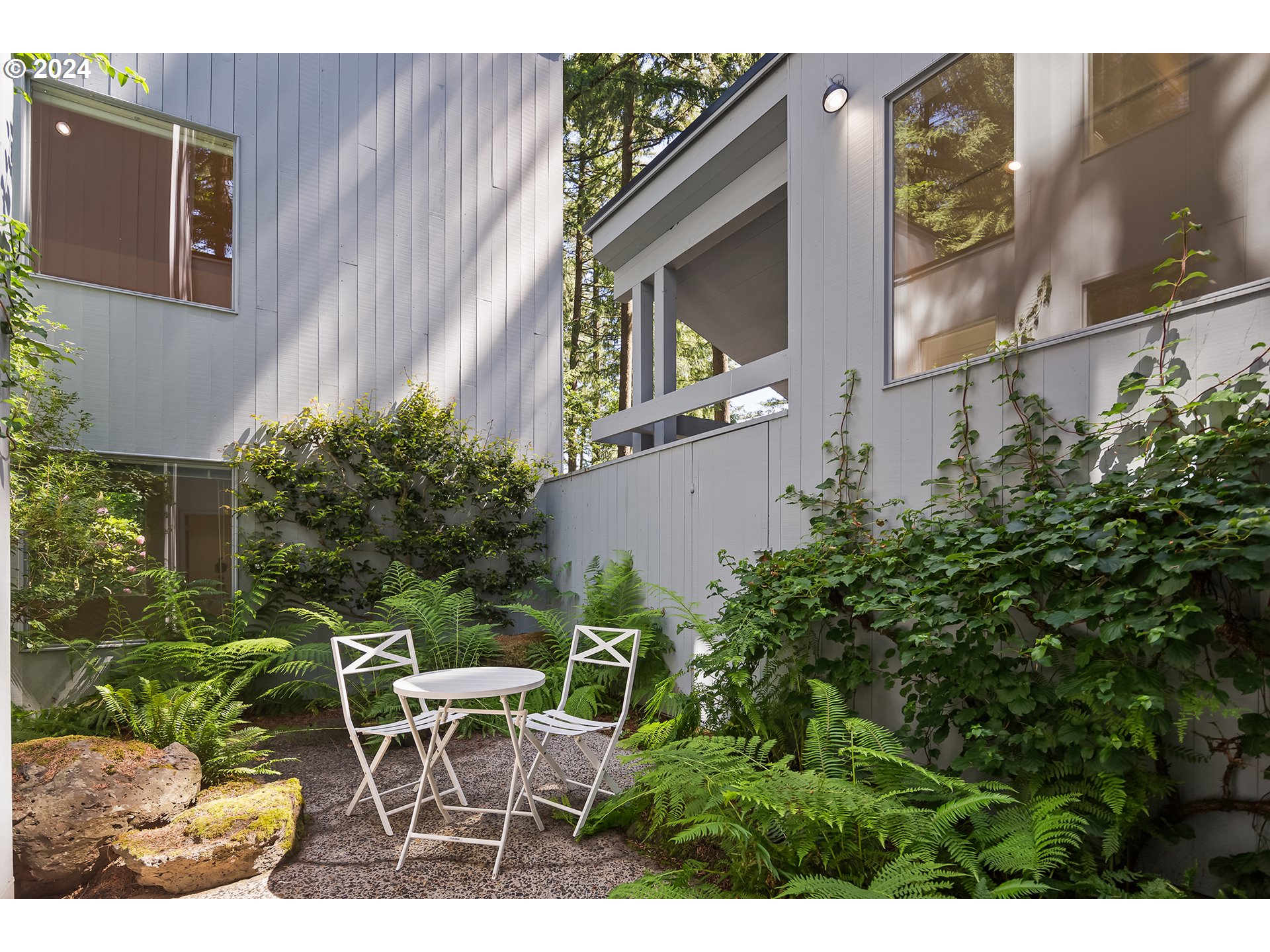 2275 SW MAYFIELD AVE