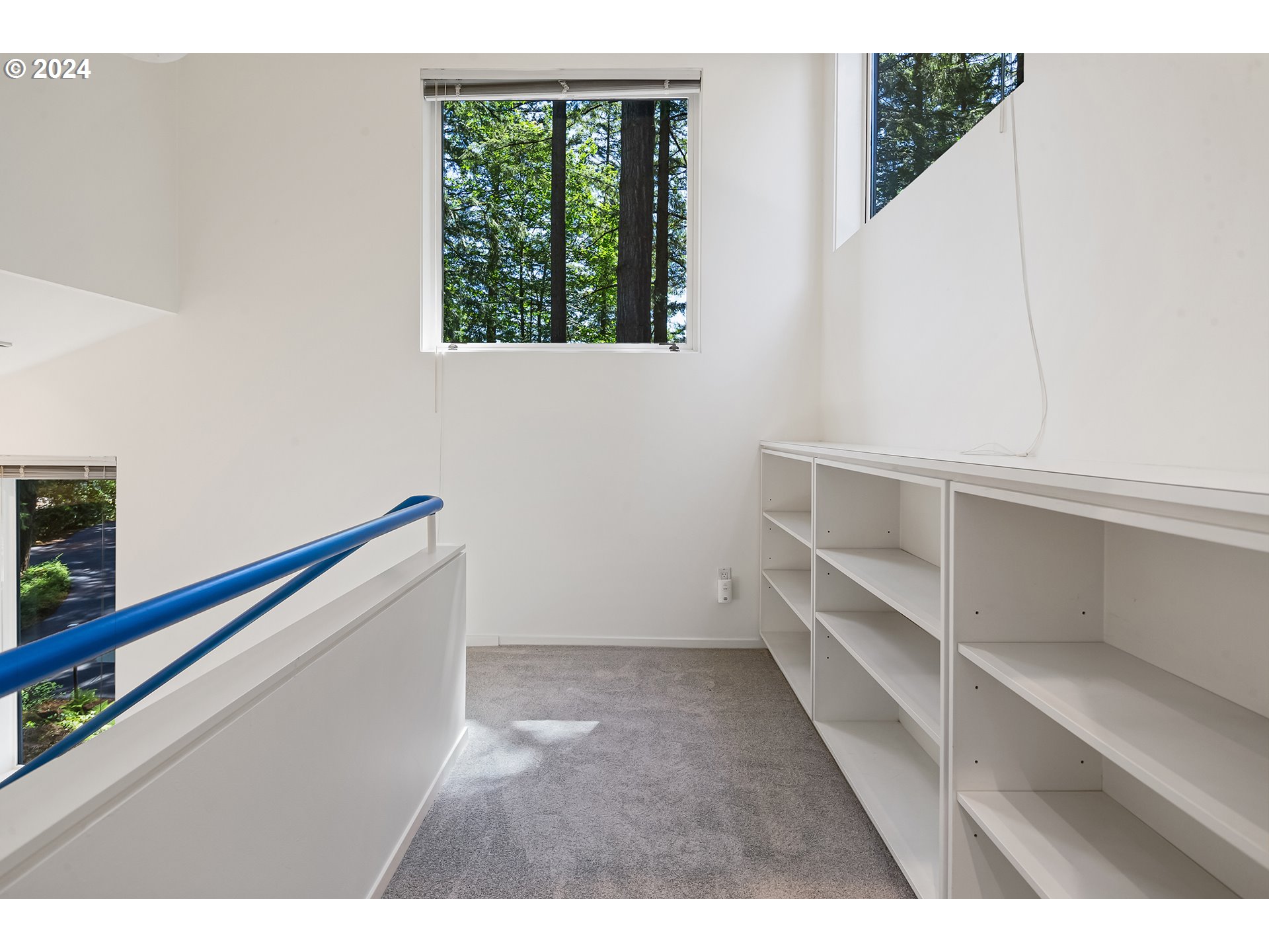 2275 SW MAYFIELD AVE