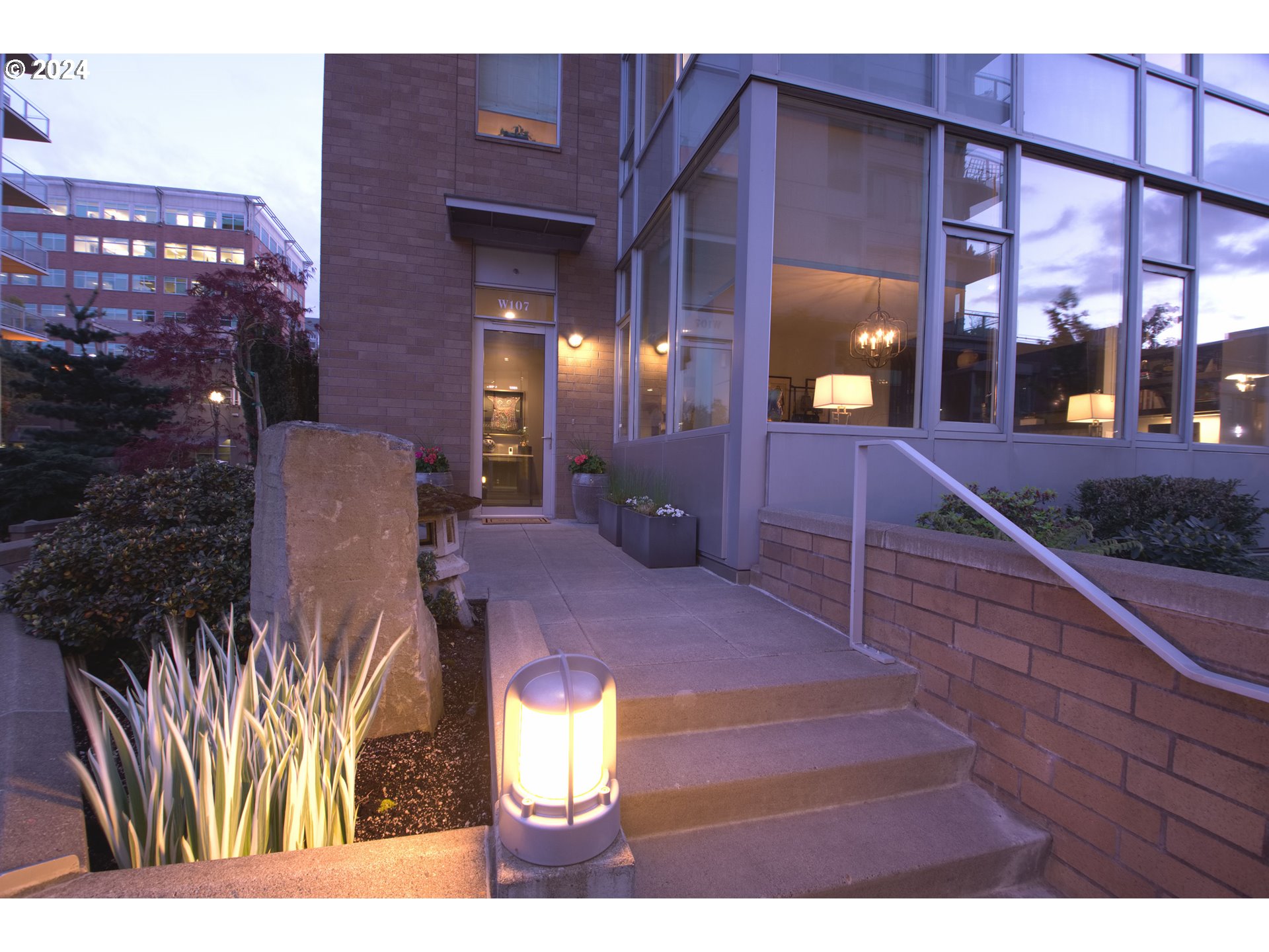 1930 S RIVER DR W107