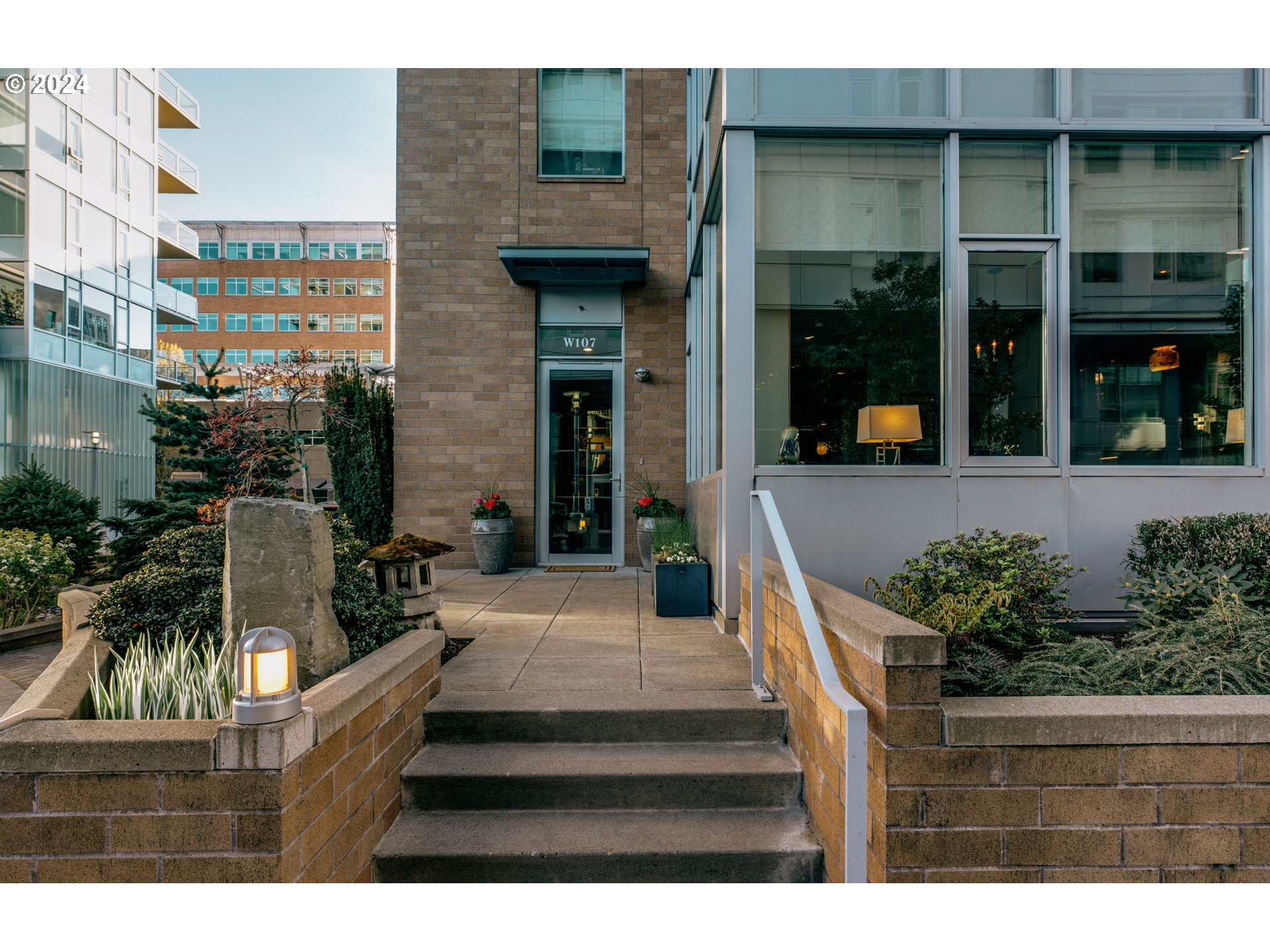 1930 S RIVER DR W107