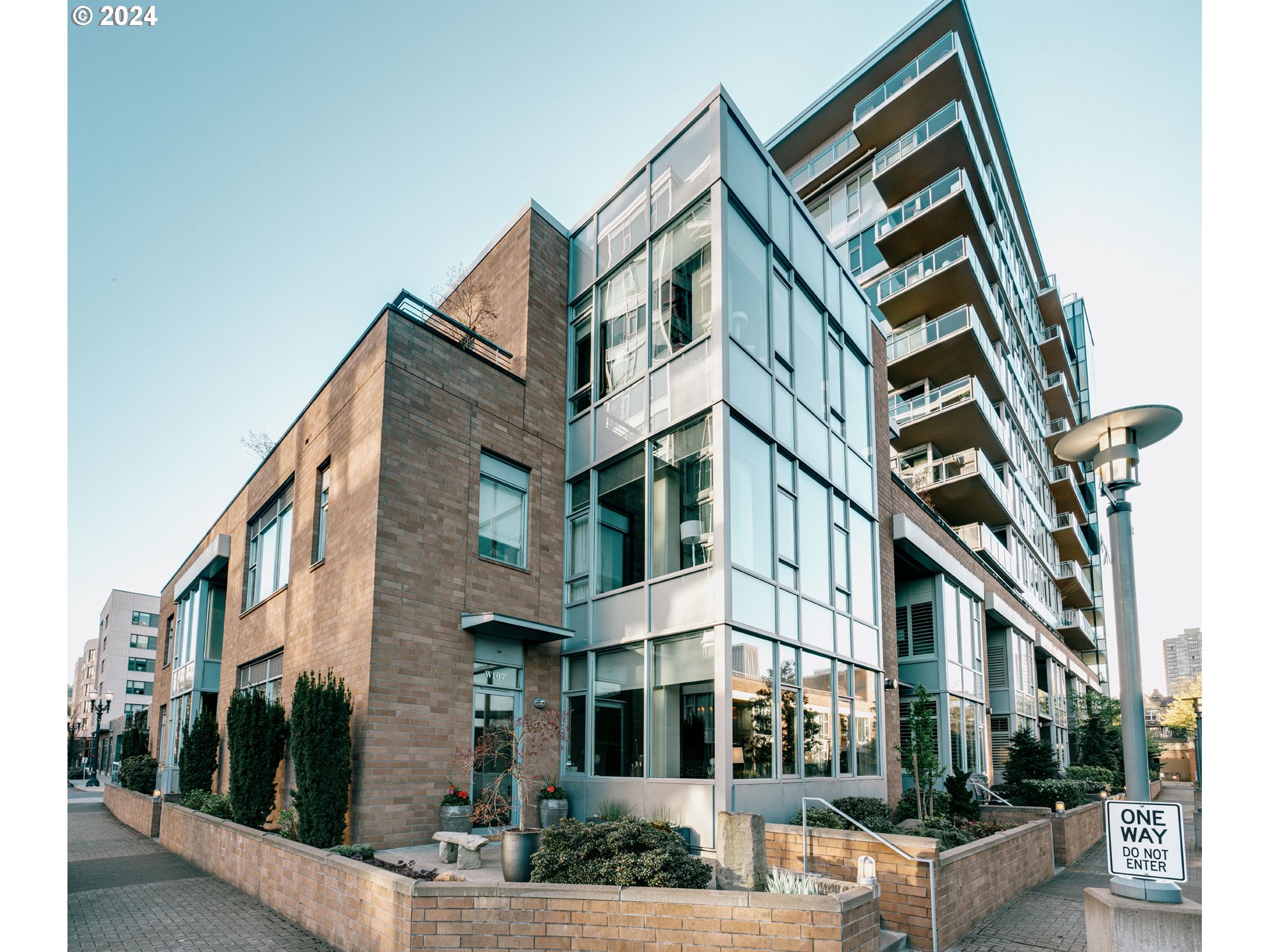 1930 S RIVER DR W107