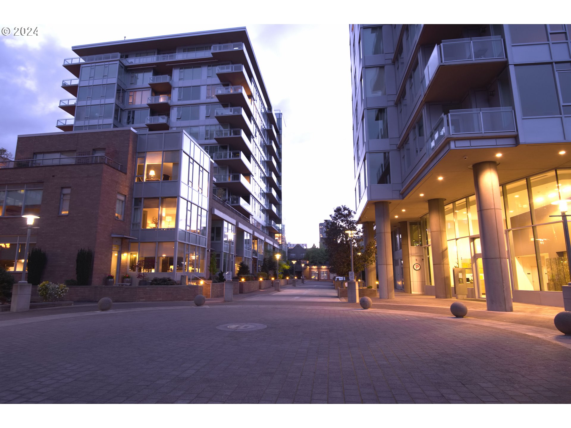 1930 S RIVER DR W107