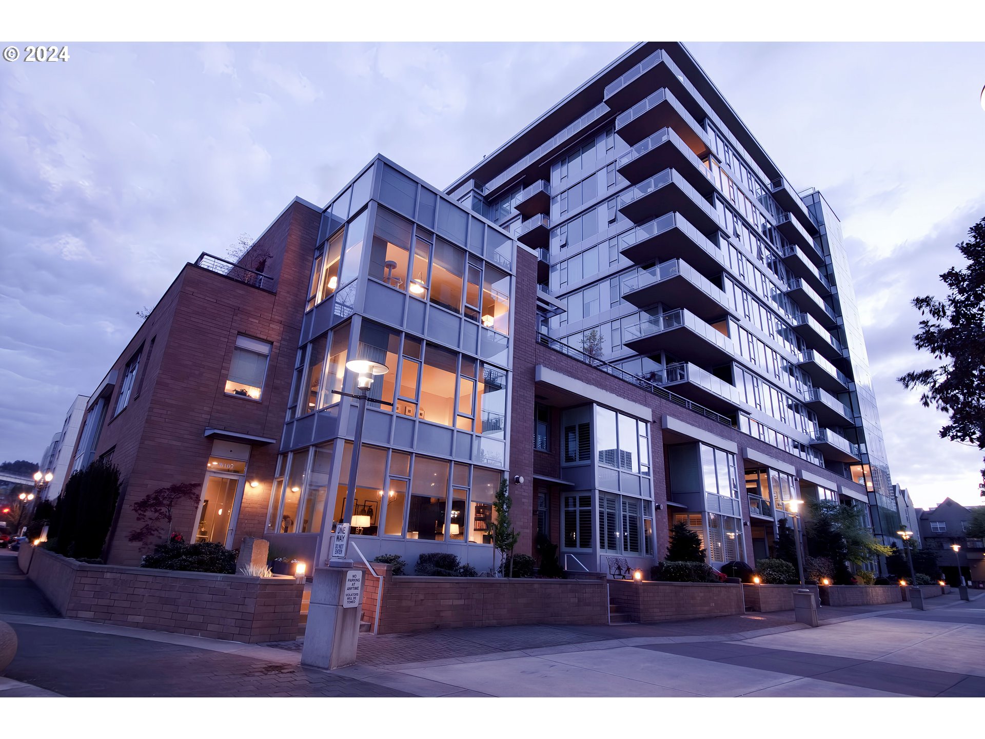 1930 S RIVER DR W107